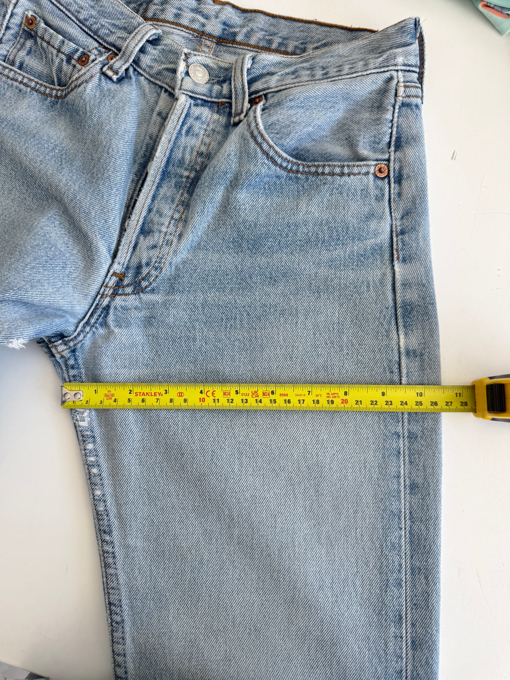 W25 L30 vintage Levis 501s 25” measured light blue faded Y2K 501s