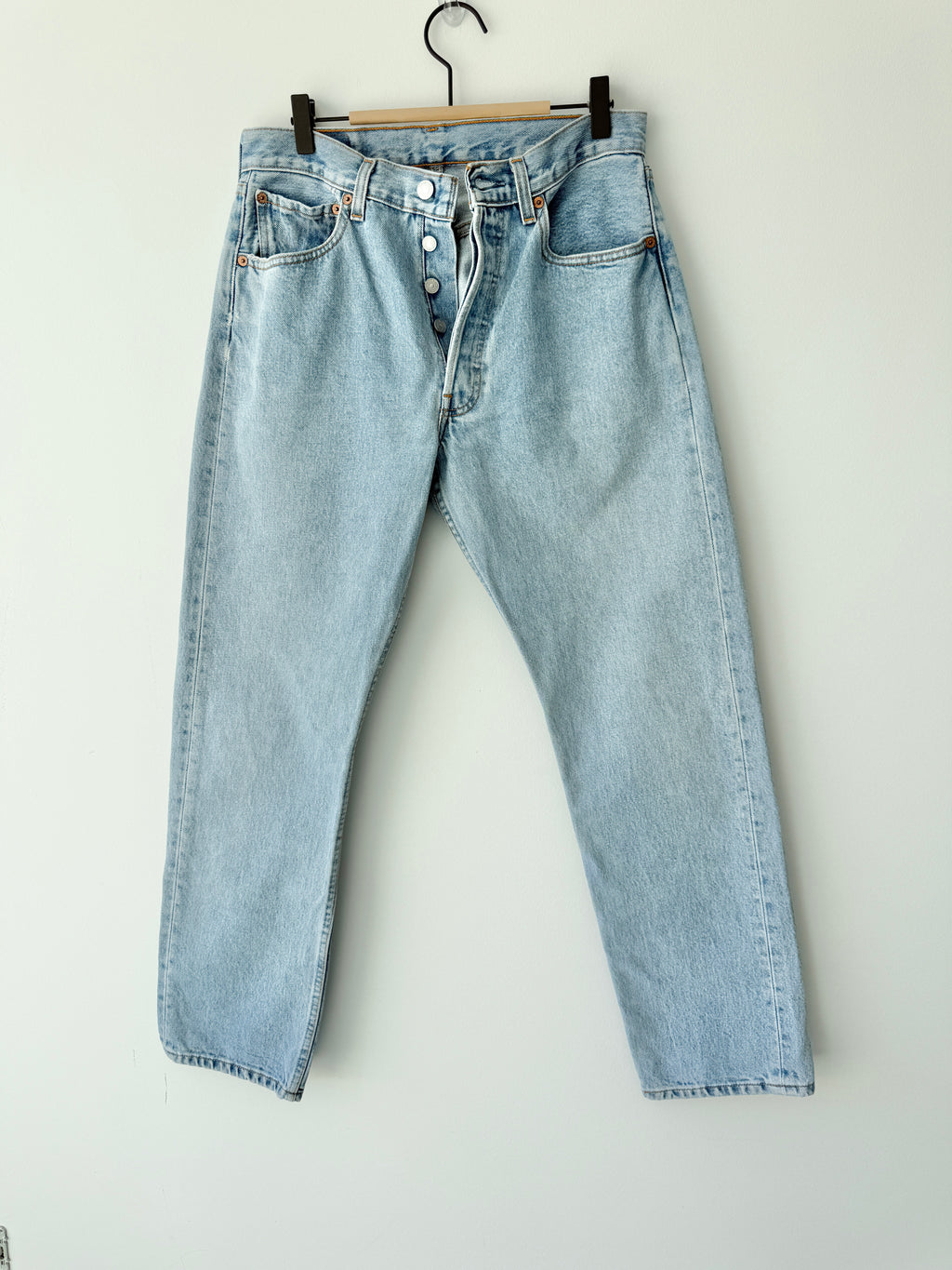 W29 L29 vintage Levis 501s 28/29” measured light blue fade denim 90s 501s