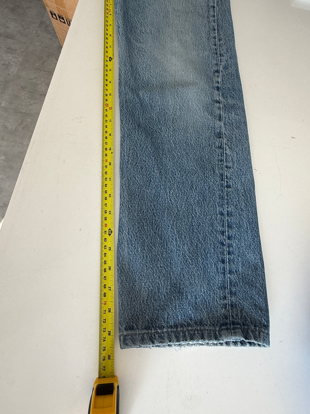 W29 L29 vintage Levis 501s 28/29” measured medium fade blue 501s early 90s medium lower rise
