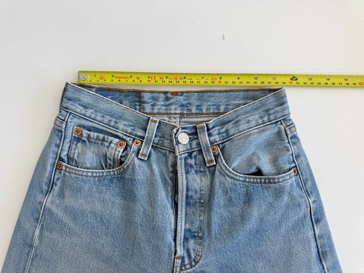 W24 L27 vintage Levis 501s 22/24” measured light blue 501s 90s