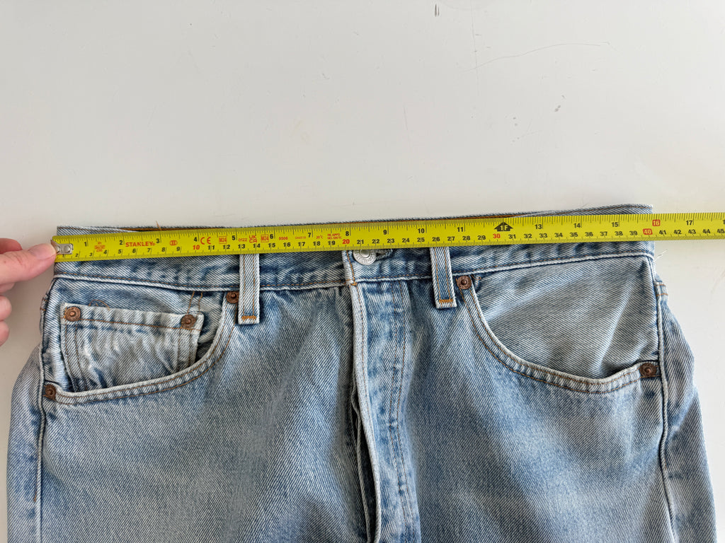 W31 L28 vintage Levis 501 light blue 30/31” measured waist 501s 90s USA