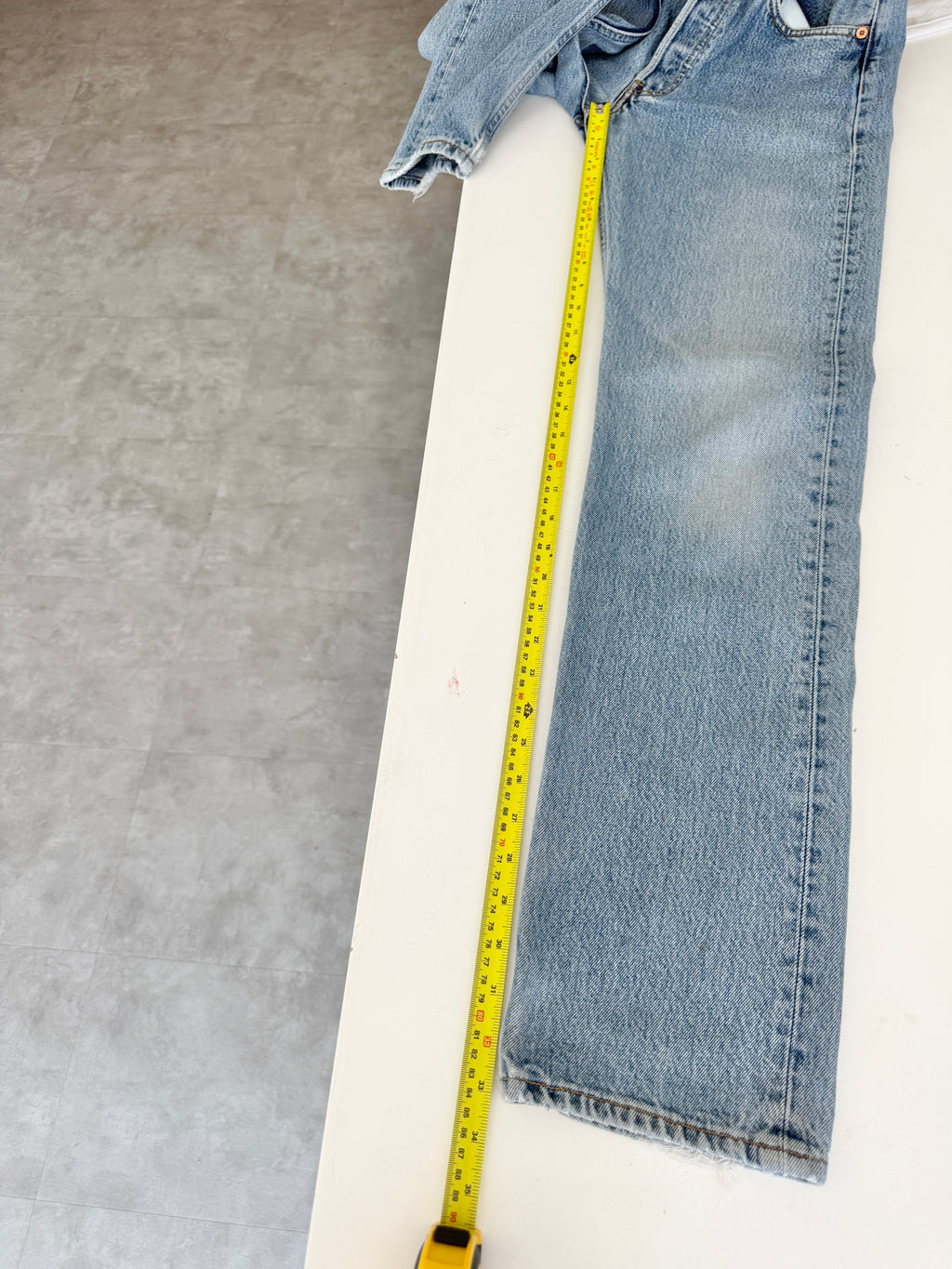 W26 L33 vintage Levis 501 25/26” measured waist medium faded blue 501s Y2K