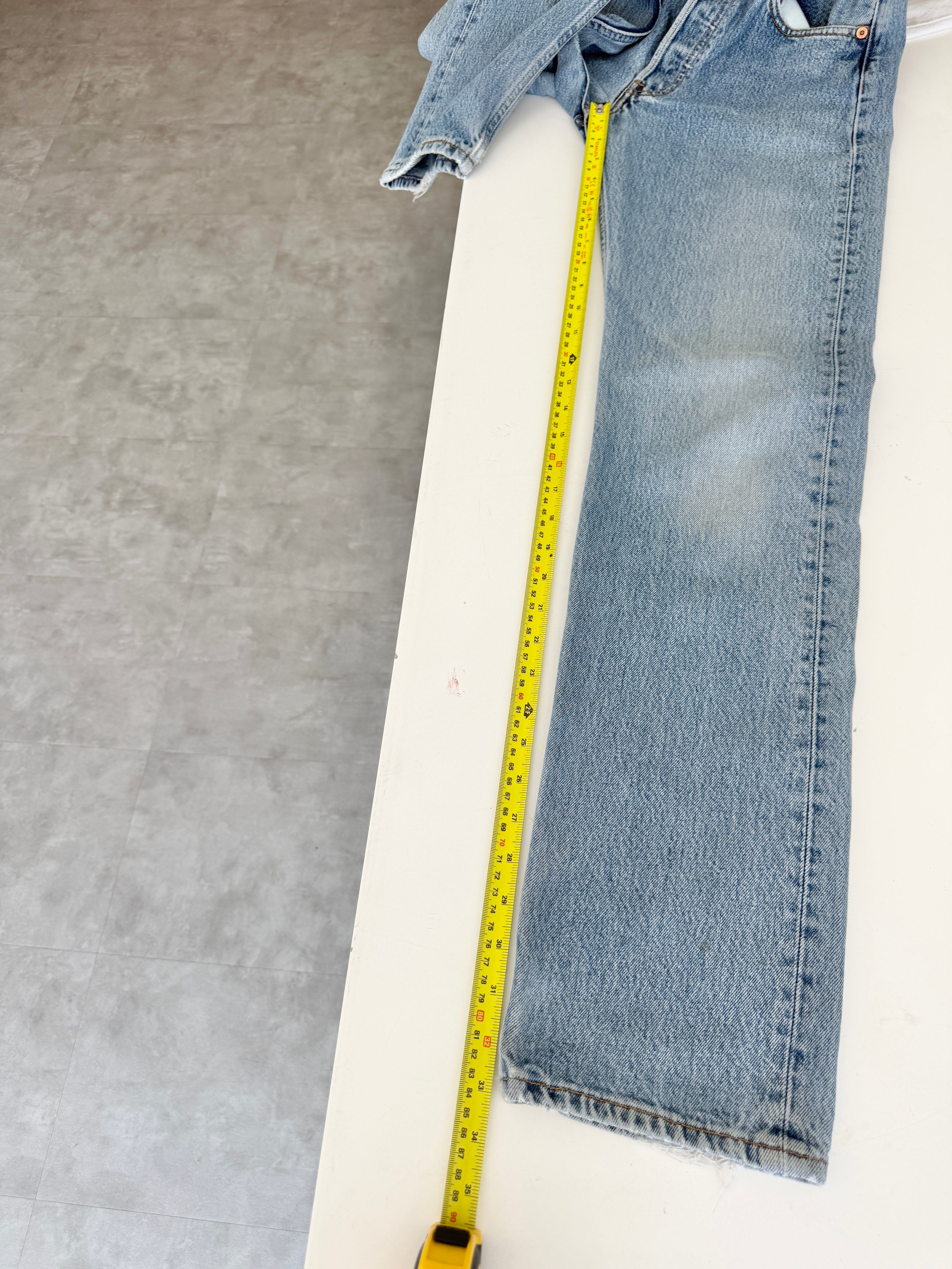 W26 L33 vintage Levis 501 25/26” measured waist medium faded blue 501s Y2K