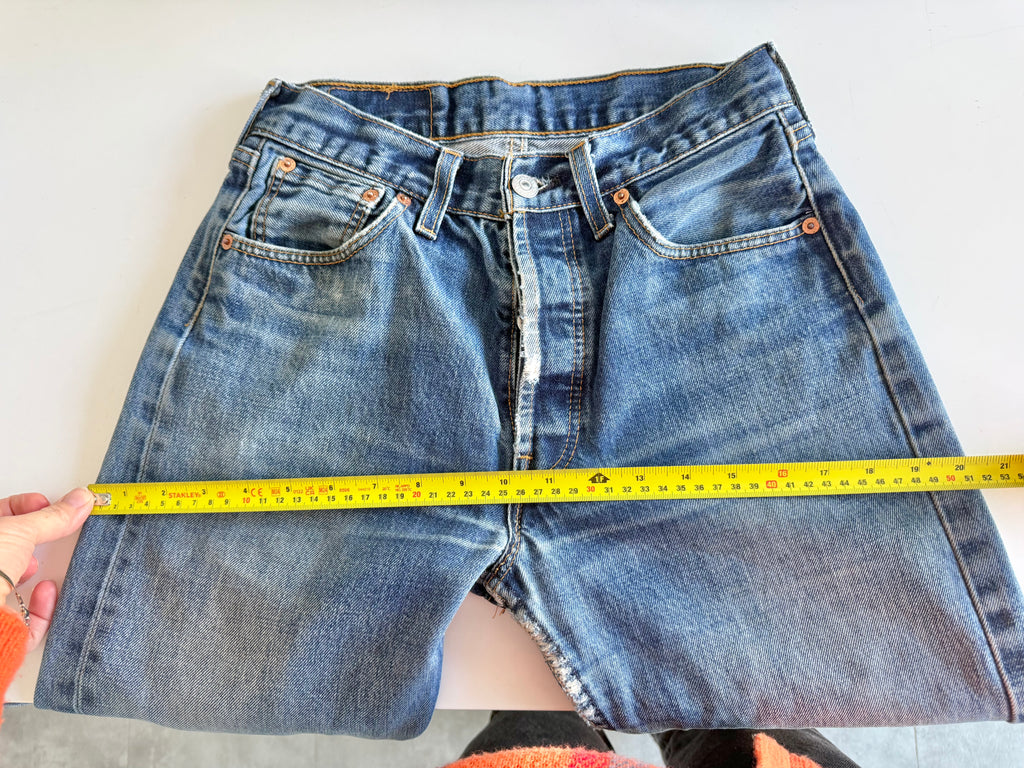 W26 L30 vintage Levis 501 dark blue 25/26” measured waist Y2K levis 501s