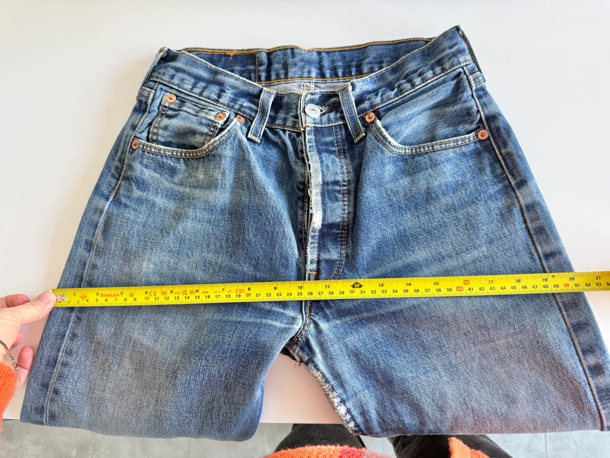 W26 L30 vintage Levis 501 dark blue 25/26” measured waist Y2K levis 501s
