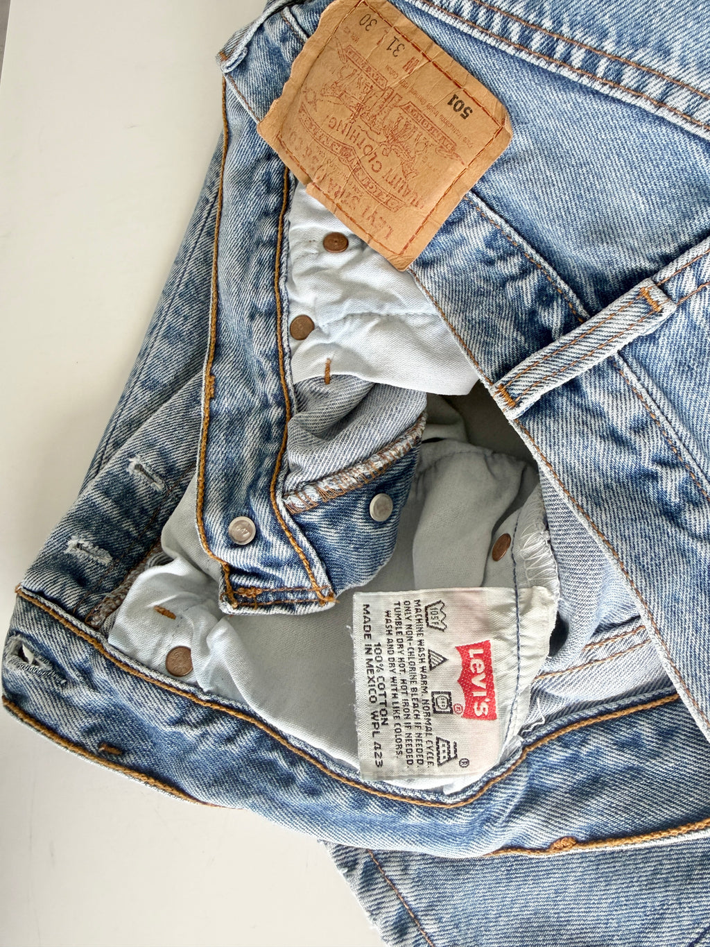 W29 L29 vintage Levis 501 29” light blue Levi’s 501s Y2K