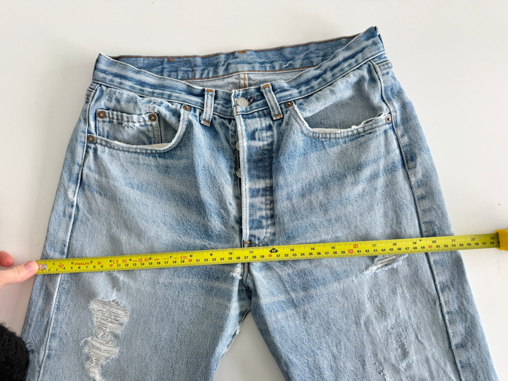 W30 L30 vintage Levis 501 29-30” measured distressed light blue denim 80s 501s