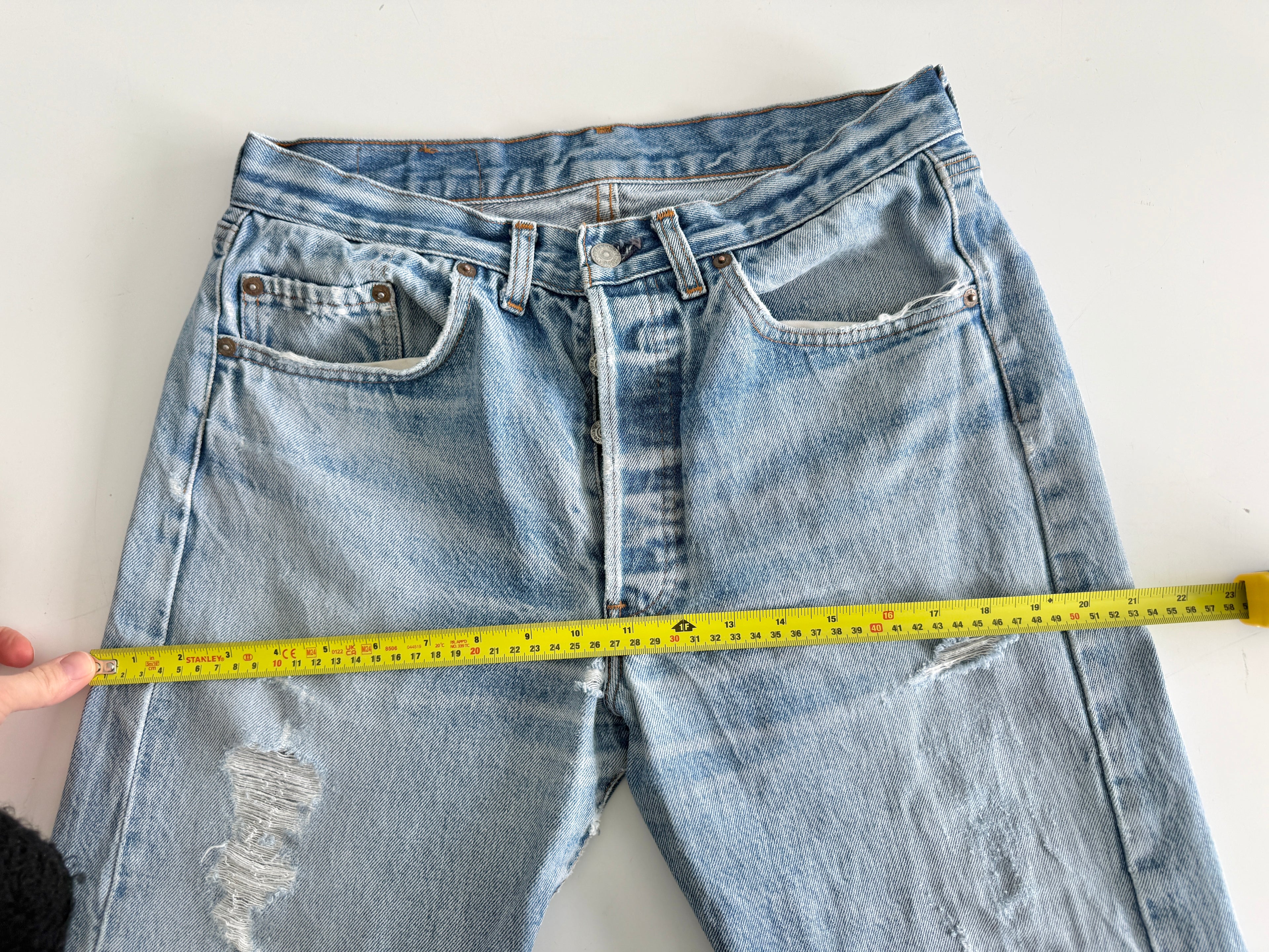 W30 L30 vintage Levis 501 29-30” measured distressed light blue denim 80s 501s