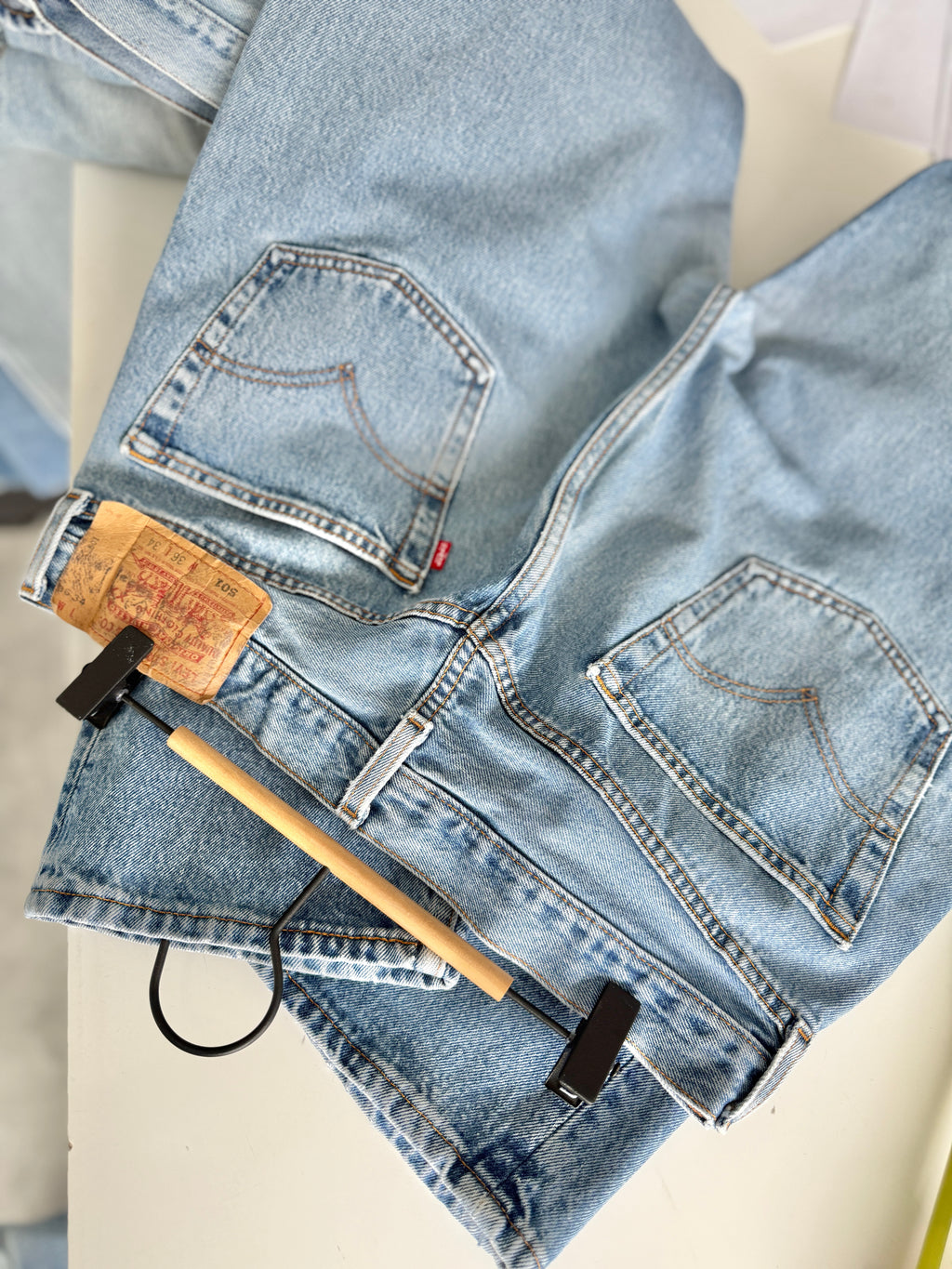 W33 L33 vintage Levis 501 32/33” measured medium blue faded 90s USA Levi’s 501s