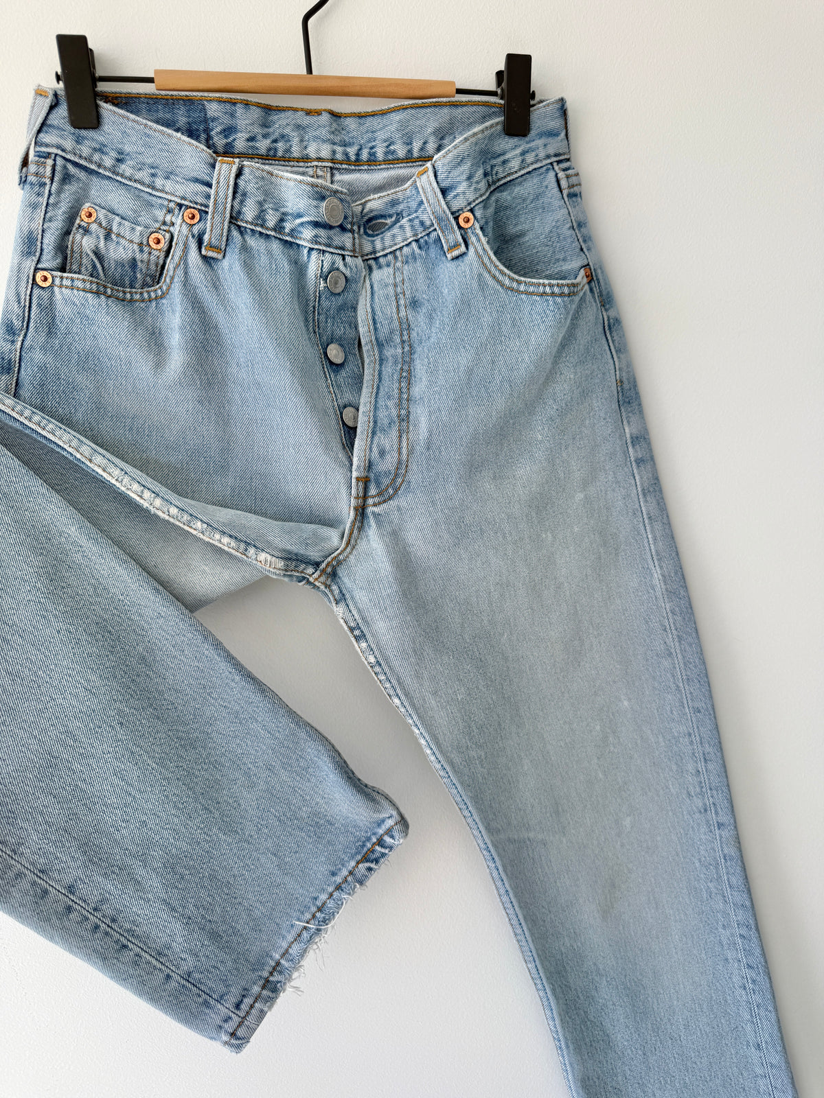 W27 L31 vintage Levis 501 26/27” measured waist light blue faded  90s 501s
