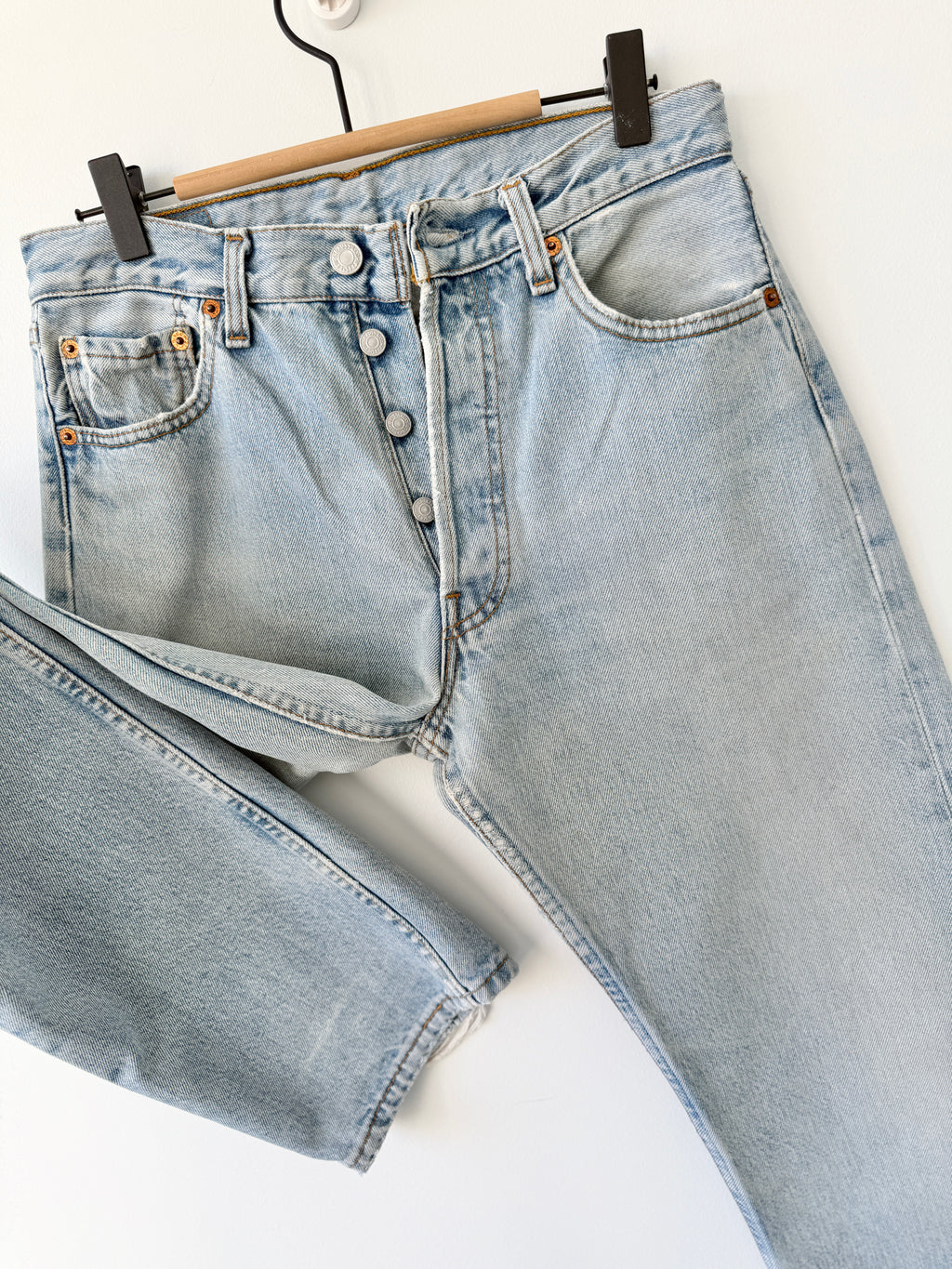 W27 L33 vintage Levis 501 27” measured light faded blue 90’s levi’s 501s