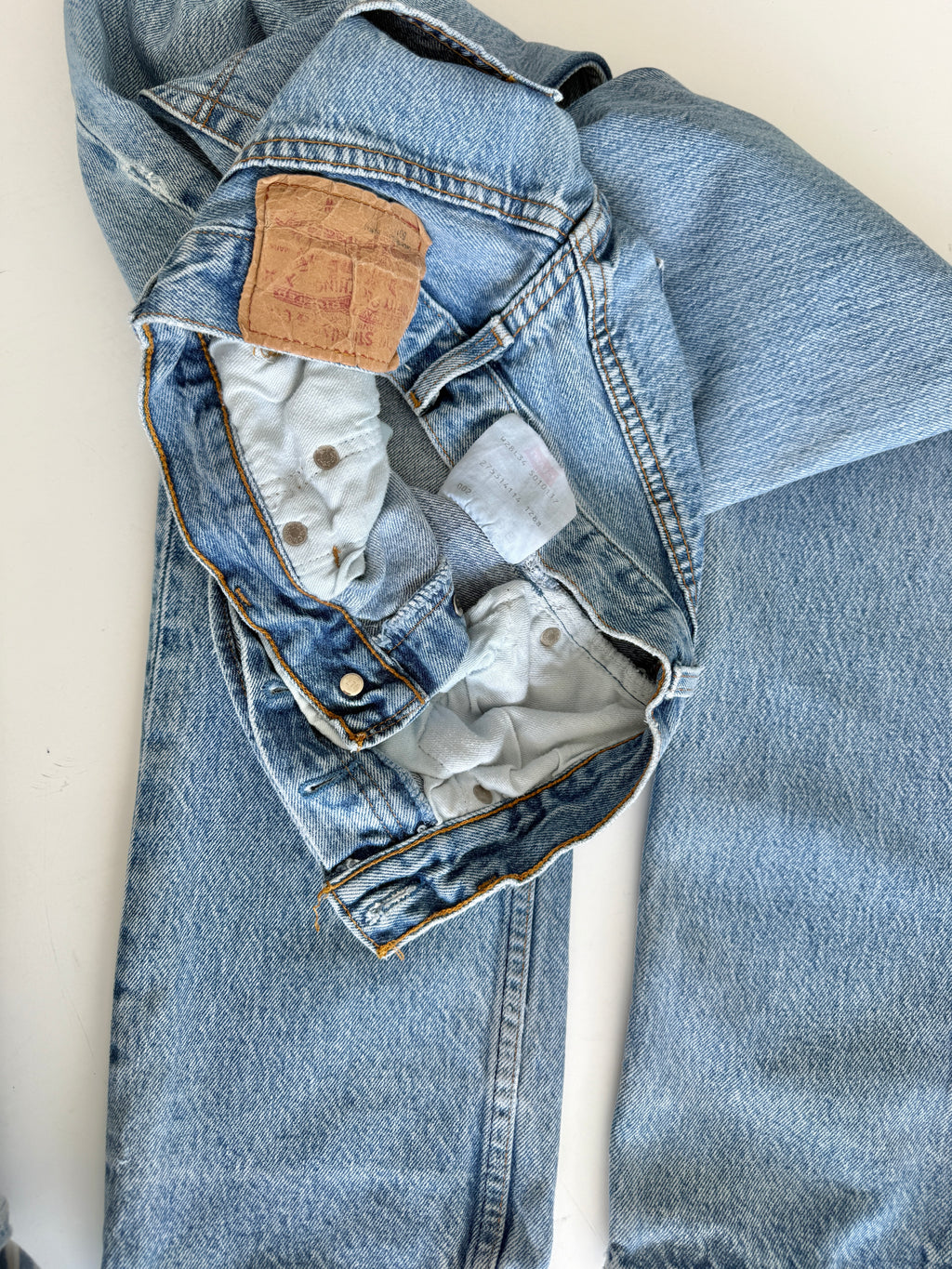 W25 L32 vintage Levis 501 25” measured waist blue 501s made in 80s