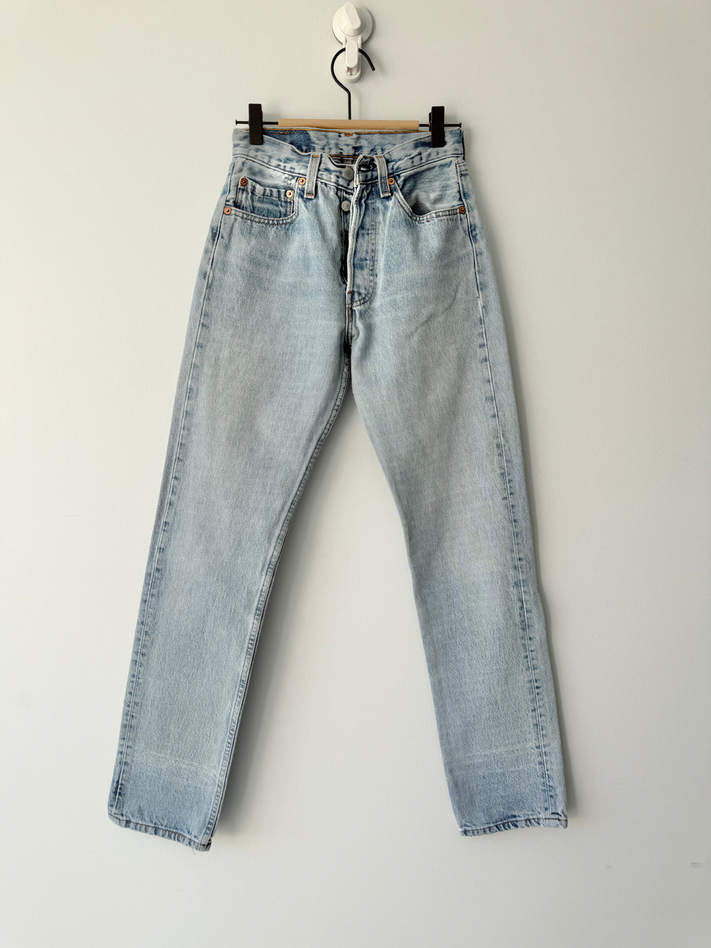 W24 L31 vintage Levis 501 23-24” measured light blue fade denim 90s Levi’s 501s USA