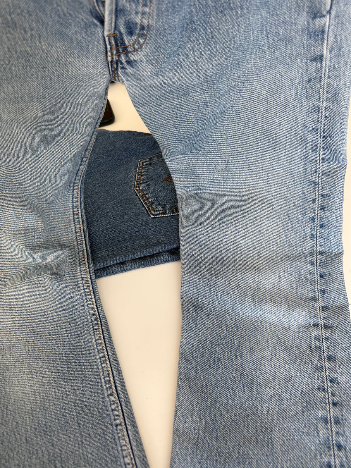 W25 L31 vintage Levis 501 24/25” measured waist medium light blue 501s 90s  USA nl