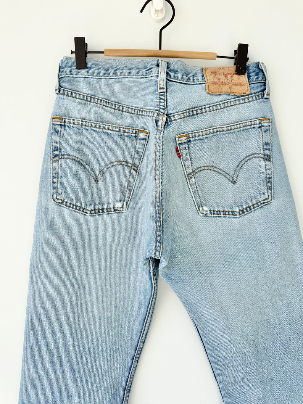 W28 L32 vintage Levis 501 27/28” measured light faded blue denim Levi’s 501s