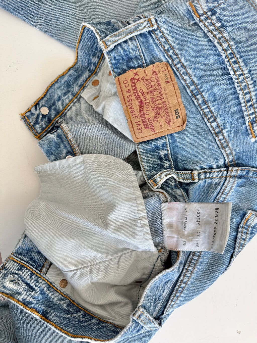 W26 L30 vintage Levis 501 25/26” measured waist medium light blue 501s 90s nl