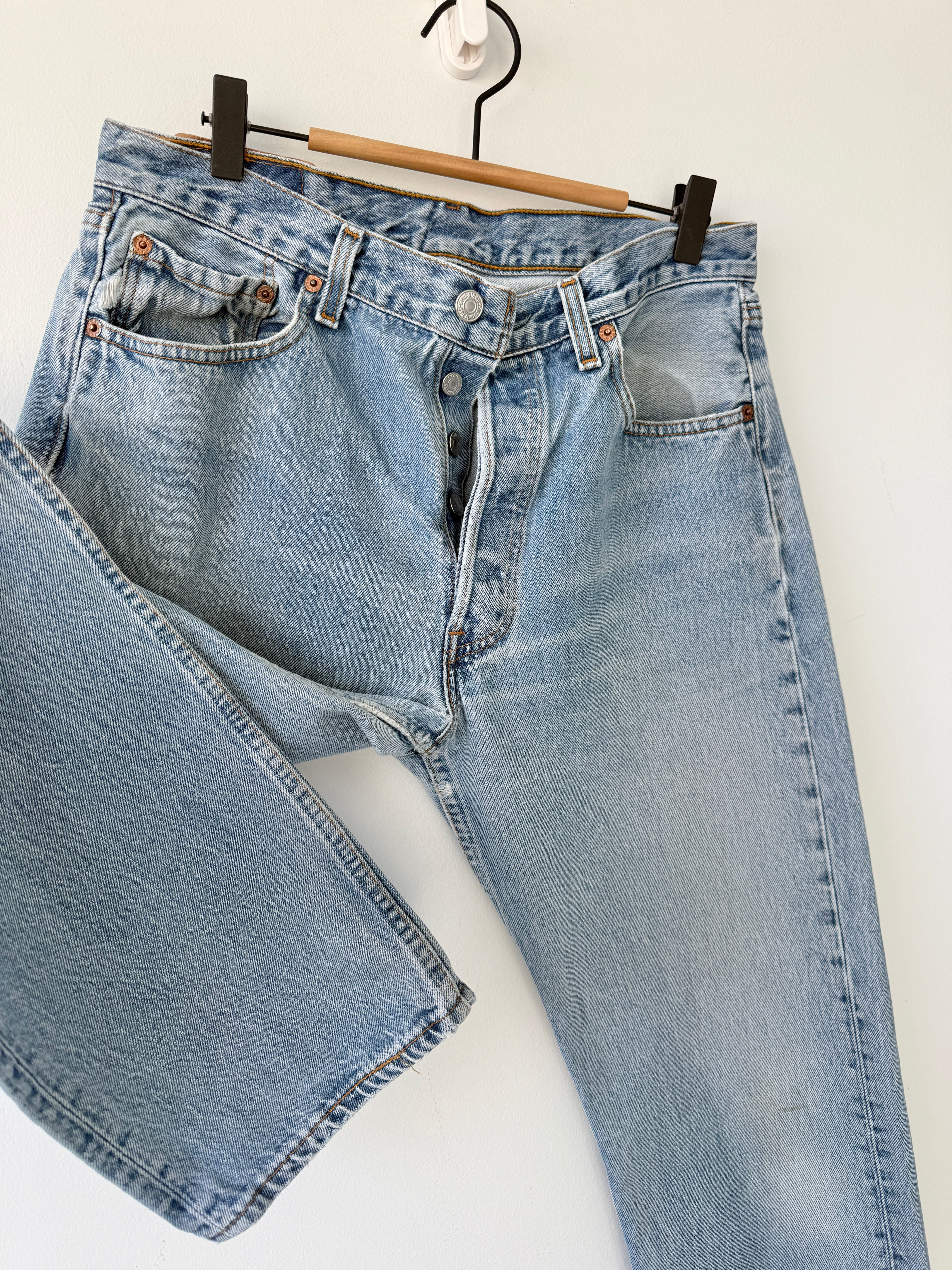 W31 L31 vintage Levis 501 30/31” measured lighter blue 90s USA Levi’s 501s