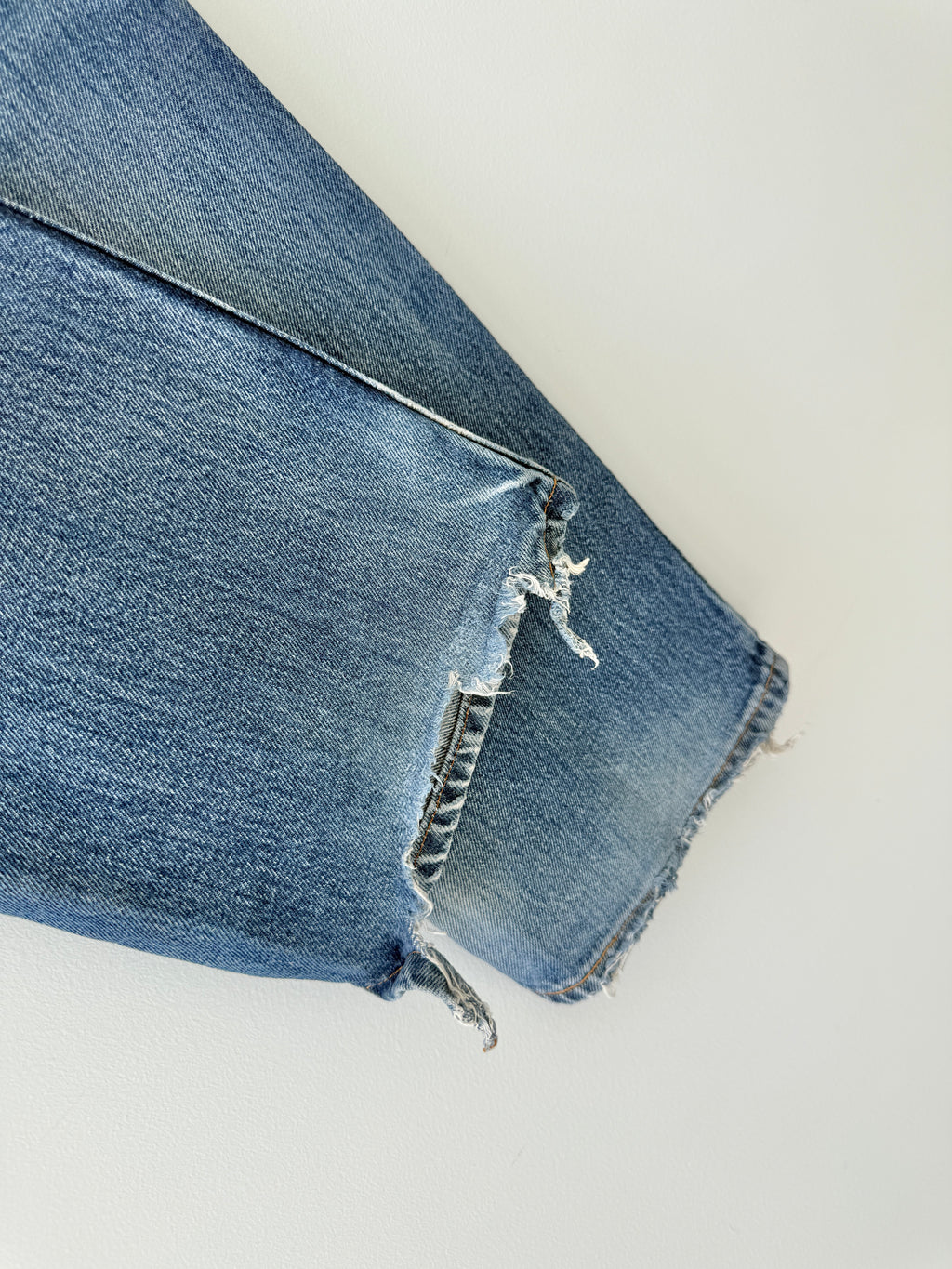W24 L31 vintage Levis 517 24” measured waist dark faded blue USA 90s 517s