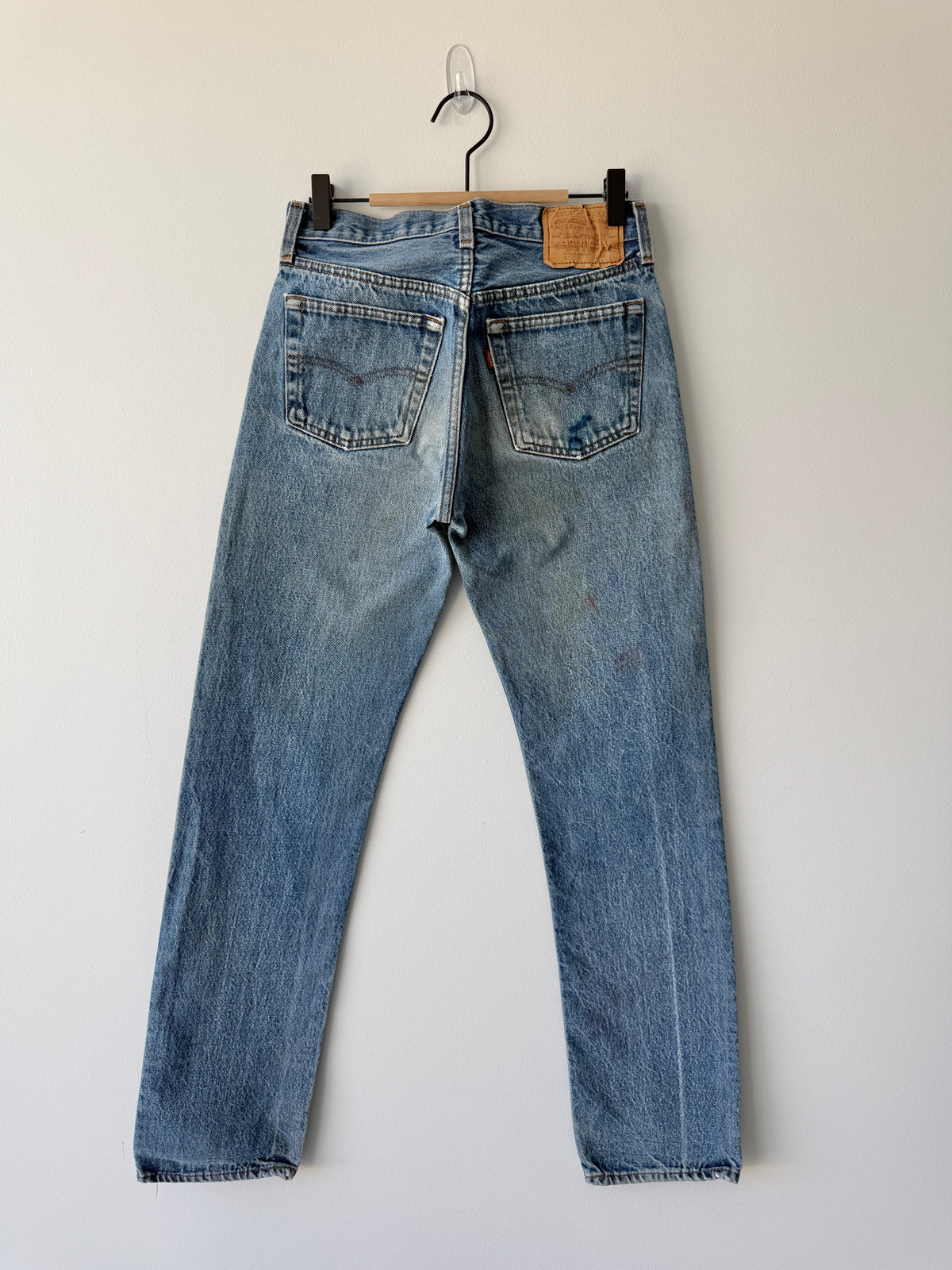 W27 L32 vintage Levis 501s 26/27” measured light blue faded 80s USA 501s