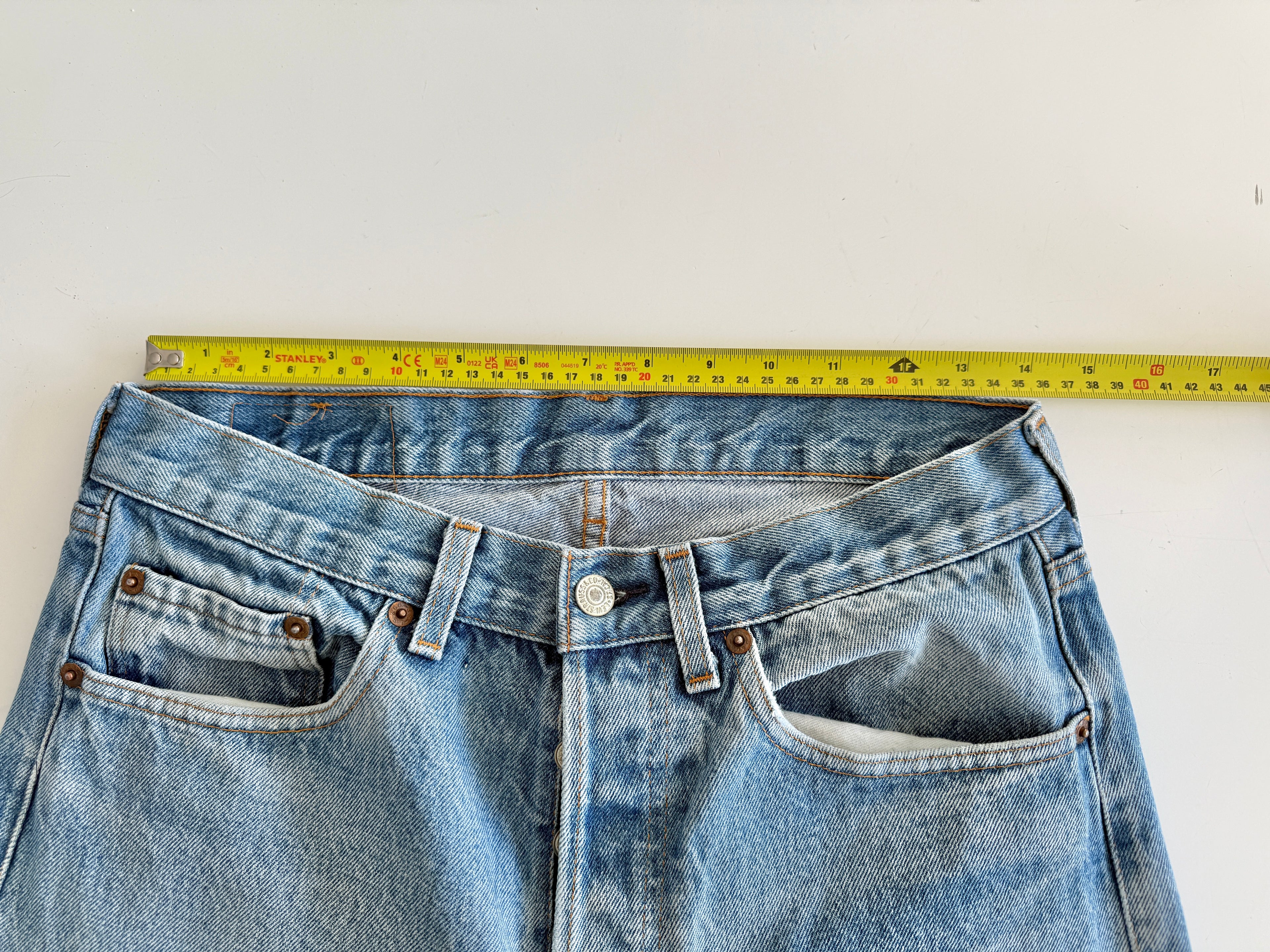 W29 L31 vintage Levis 501 28-29” measured medium faded blue made in 80s