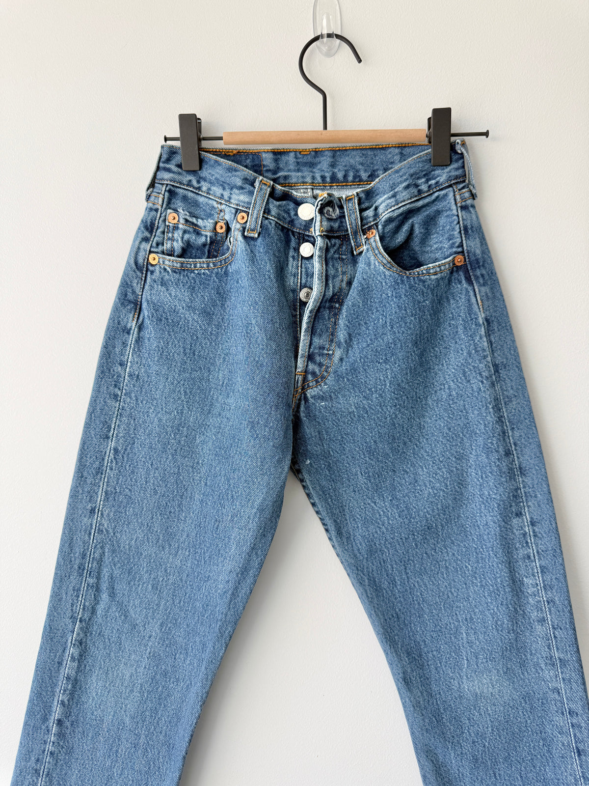W23 L31 vintage Levis 501s 22/23” measured medium dark blue fade 501s Y2K