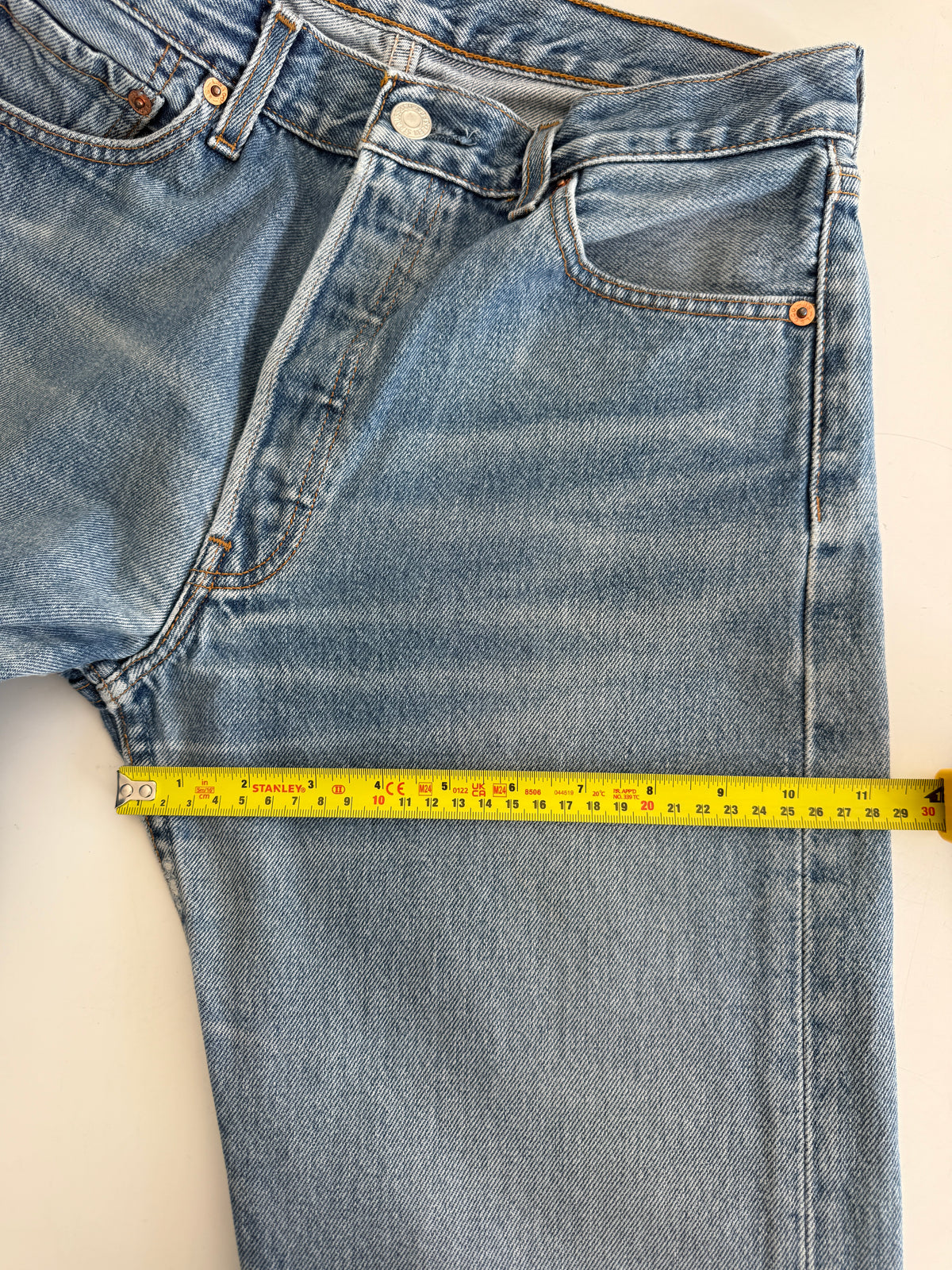W28 L29 vintage Levis 501 27/28” measured whiskers medium blue Y2K 501s