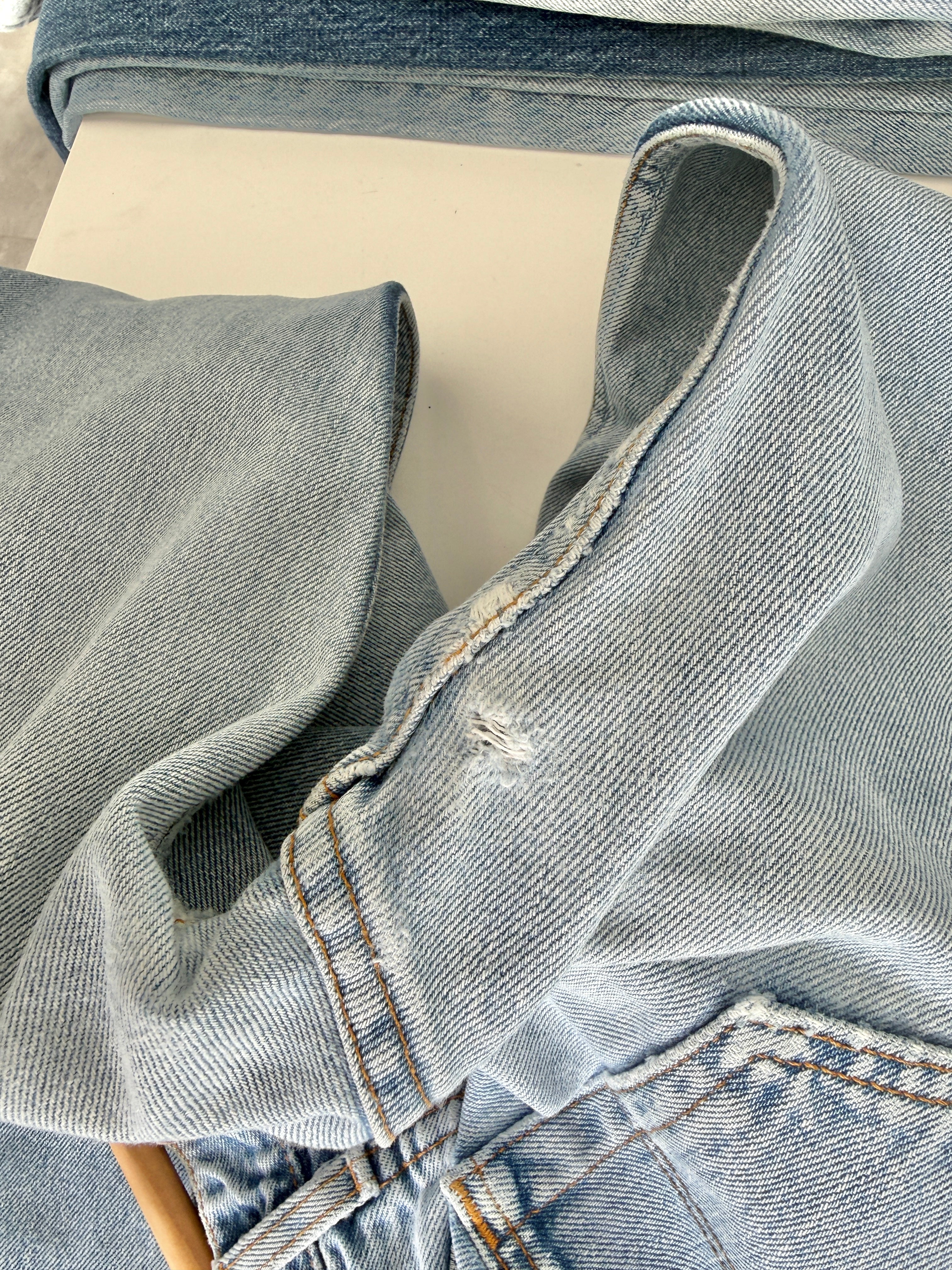 Soft W25 L31 vintage Levis 501 25” measured waist light blue 501s made in 90s