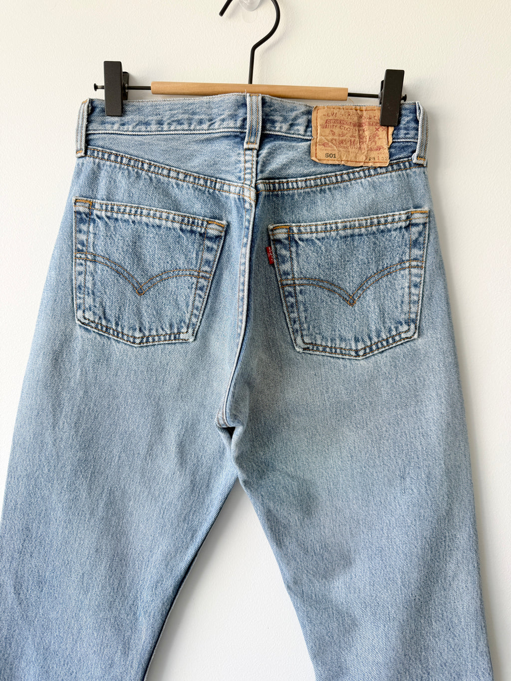 W25 L31 vintage Levis 501 24/25” measured waist medium light blue 501s 90s  USA nl