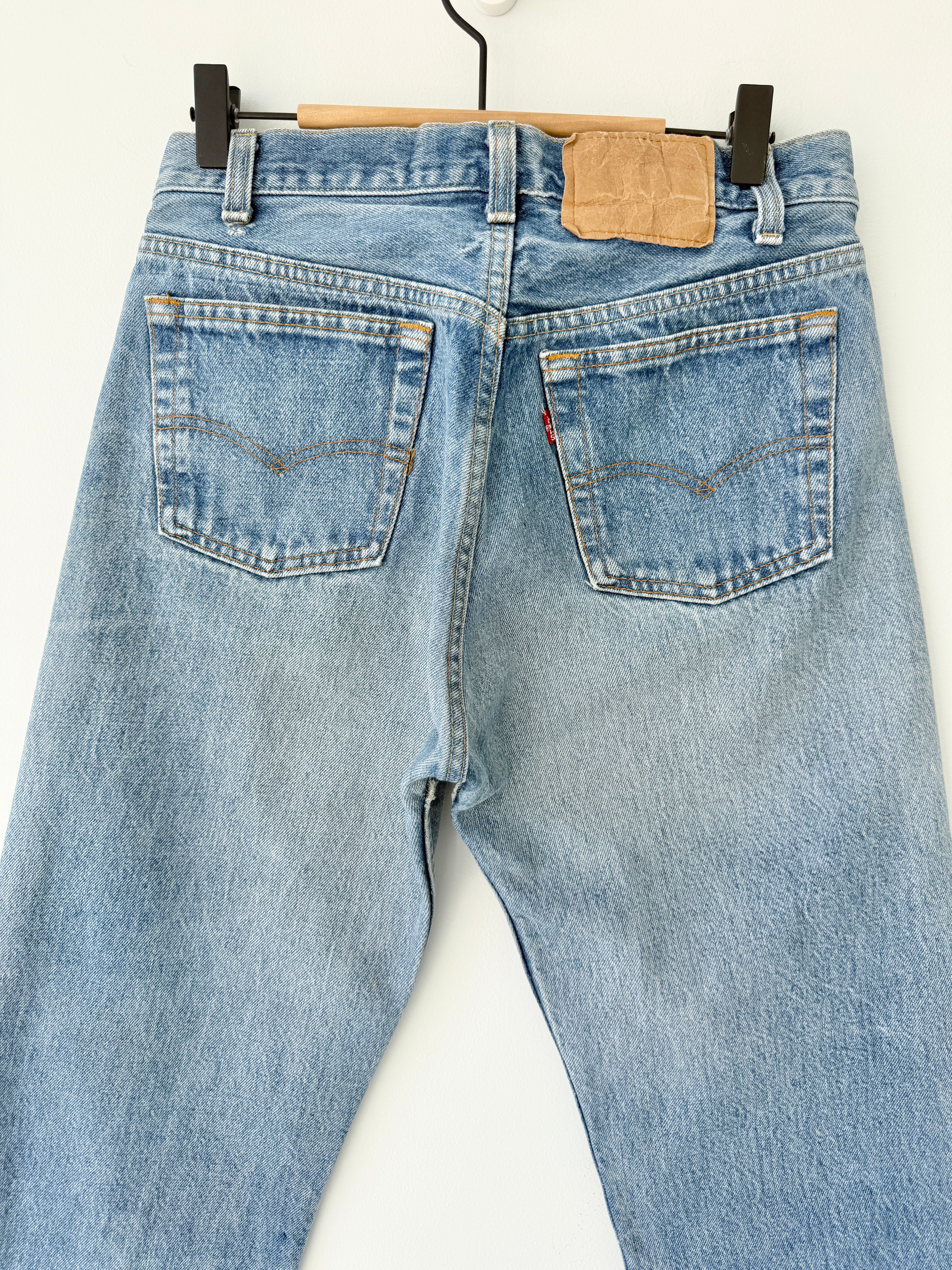 W28 L26 vintage Levis 501 26/28” measured medium faded blue denim 80s Levi’s USA 501s