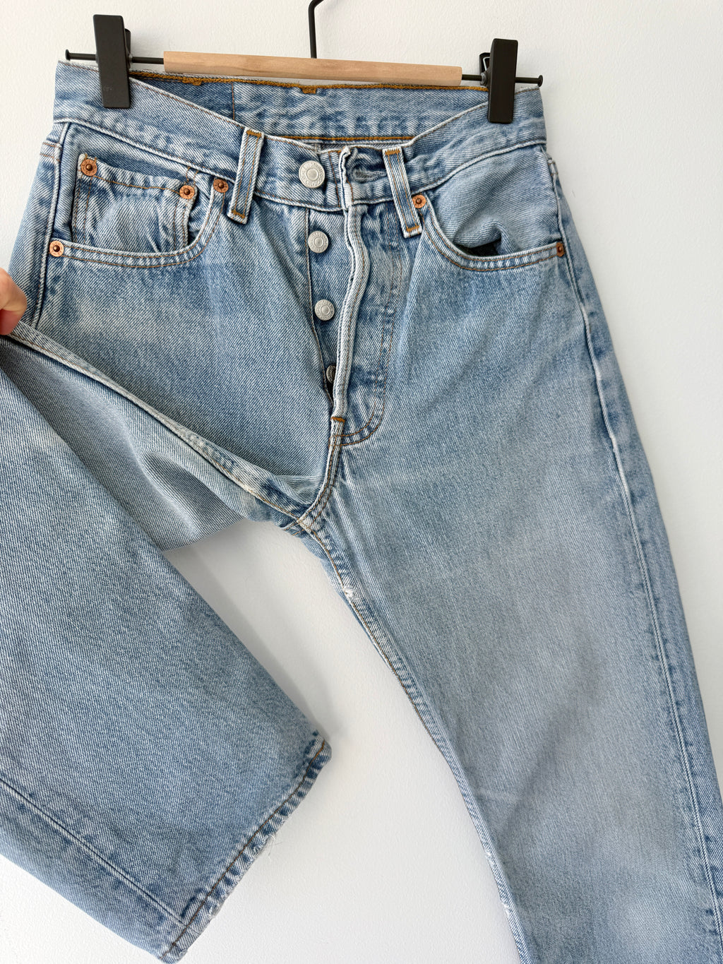 W24 L27 vintage Levis 501s 22/24” measured light blue 501s 90s