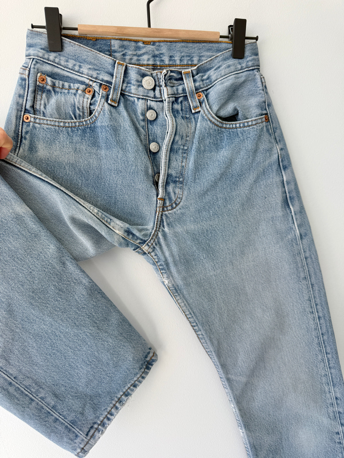 W24 L27 vintage Levis 501s 22/24” measured light blue 501s 90s