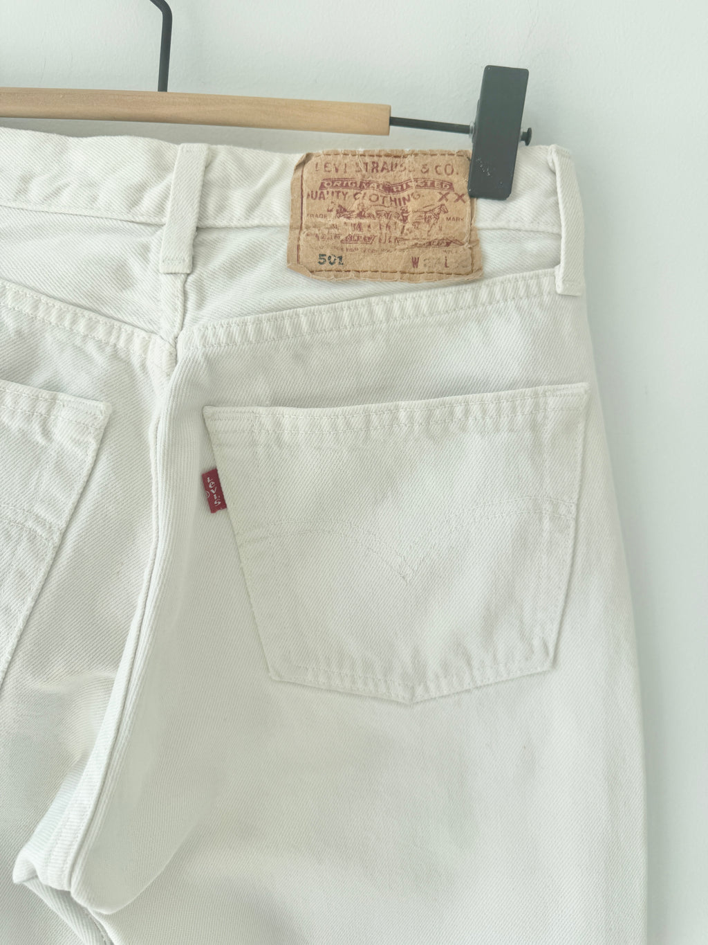W24 L28 vintage Levis 501 23/24” measured waist white 501s 90s denim