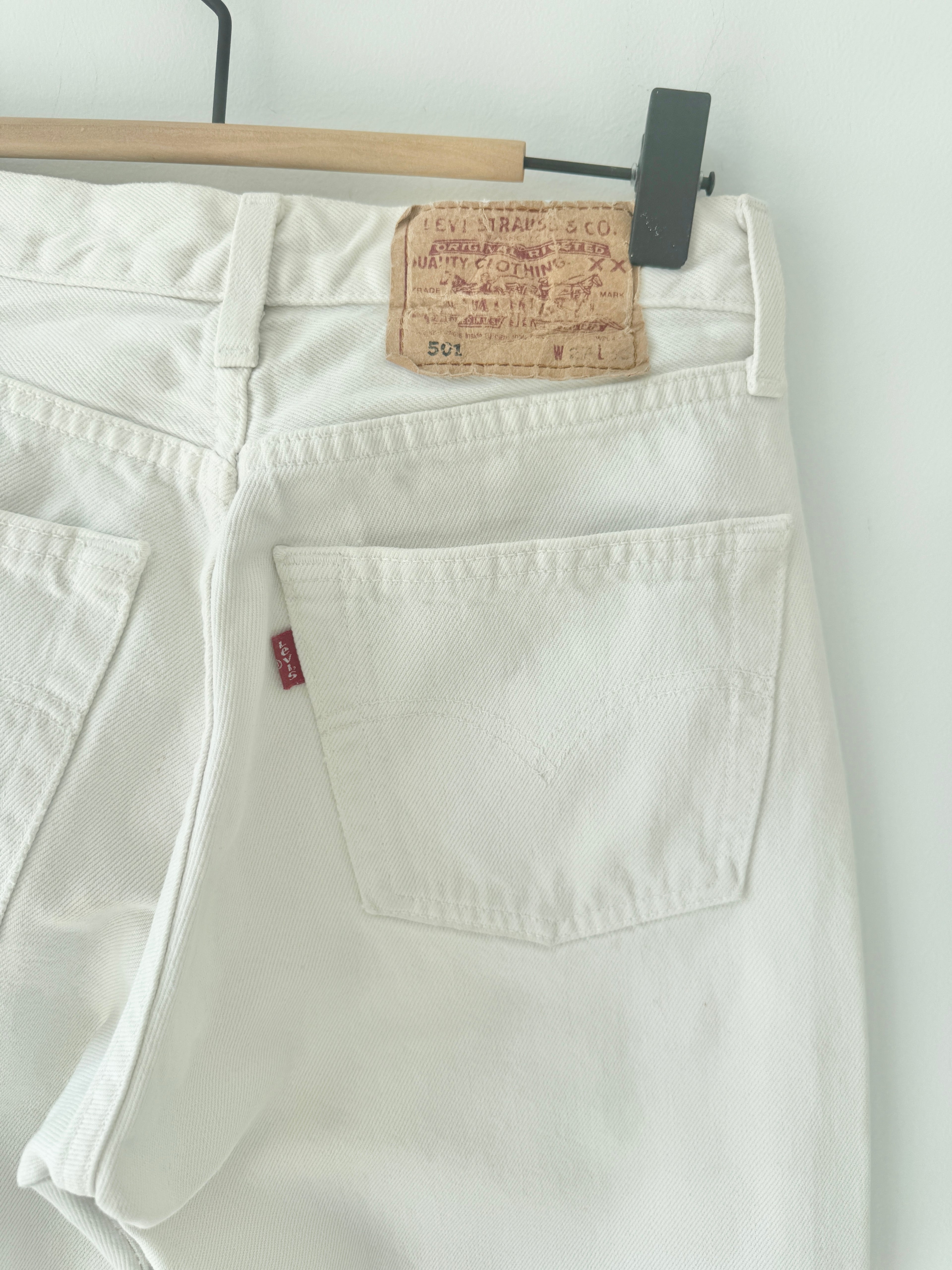 W24 L28 vintage Levis 501 23/24” measured waist white 501s 90s denim