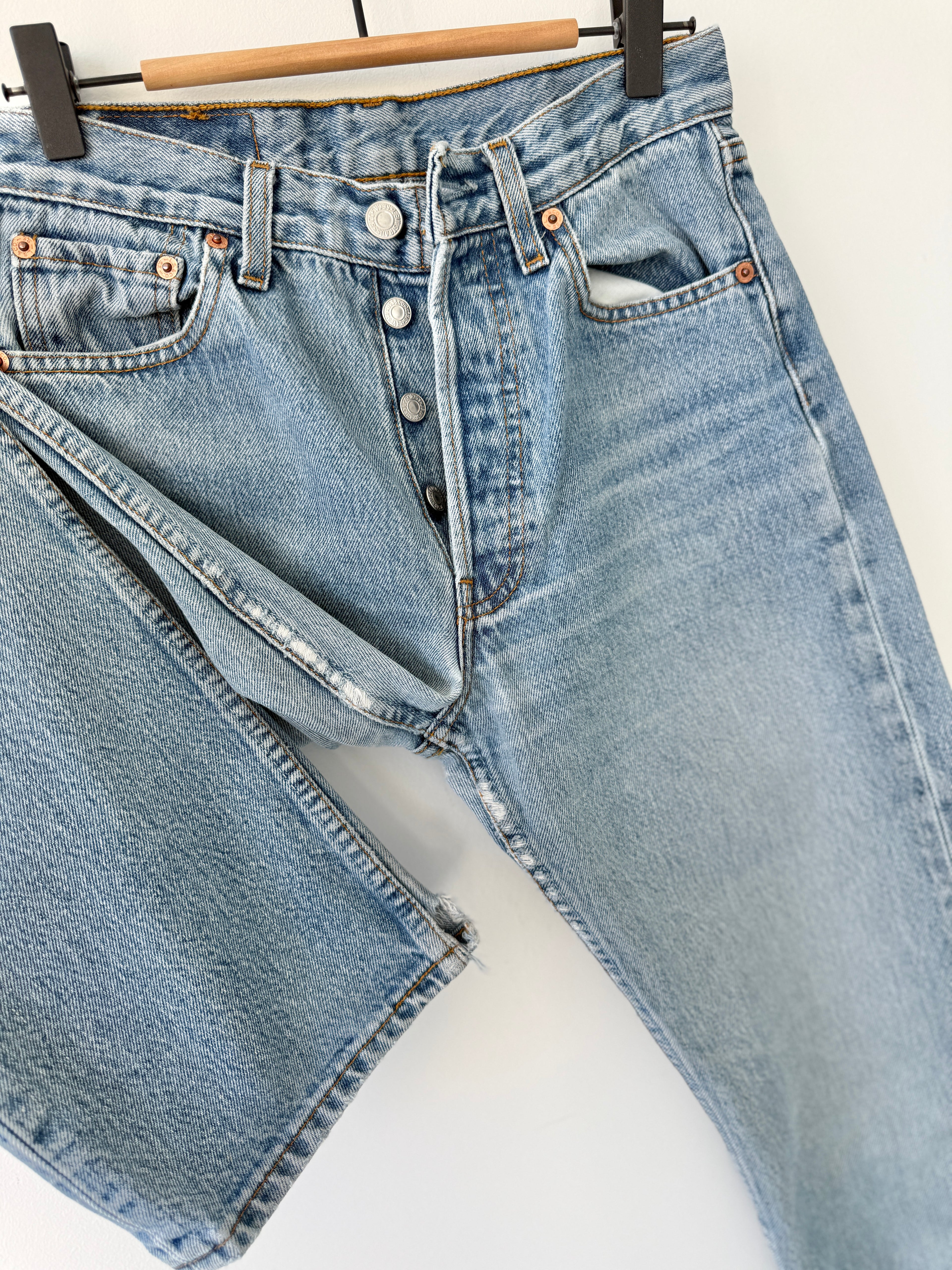W25 L29 vintage Levis 501 24/25” measured denim medium faded blue 90’s levi’s 501s