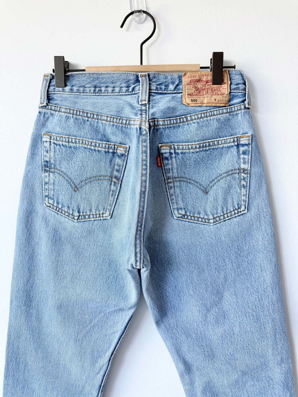 W25 L28 vintage Levis 501 medium blue faded 25” measured waist 90s levis 501s