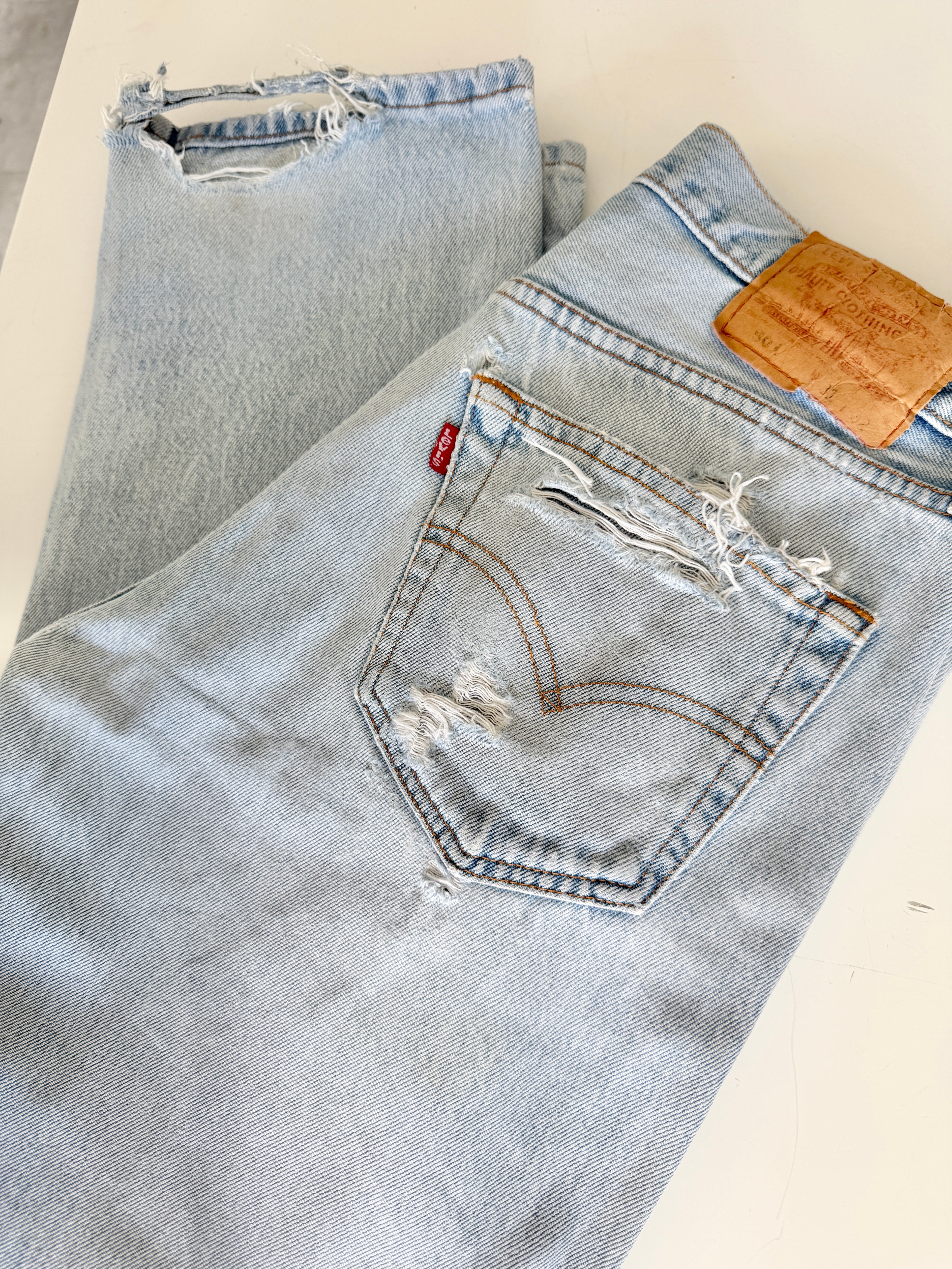 W30 L31 vintage Levis 501 29/30” light blue Levi’s 501s destroyed but beautiful denim