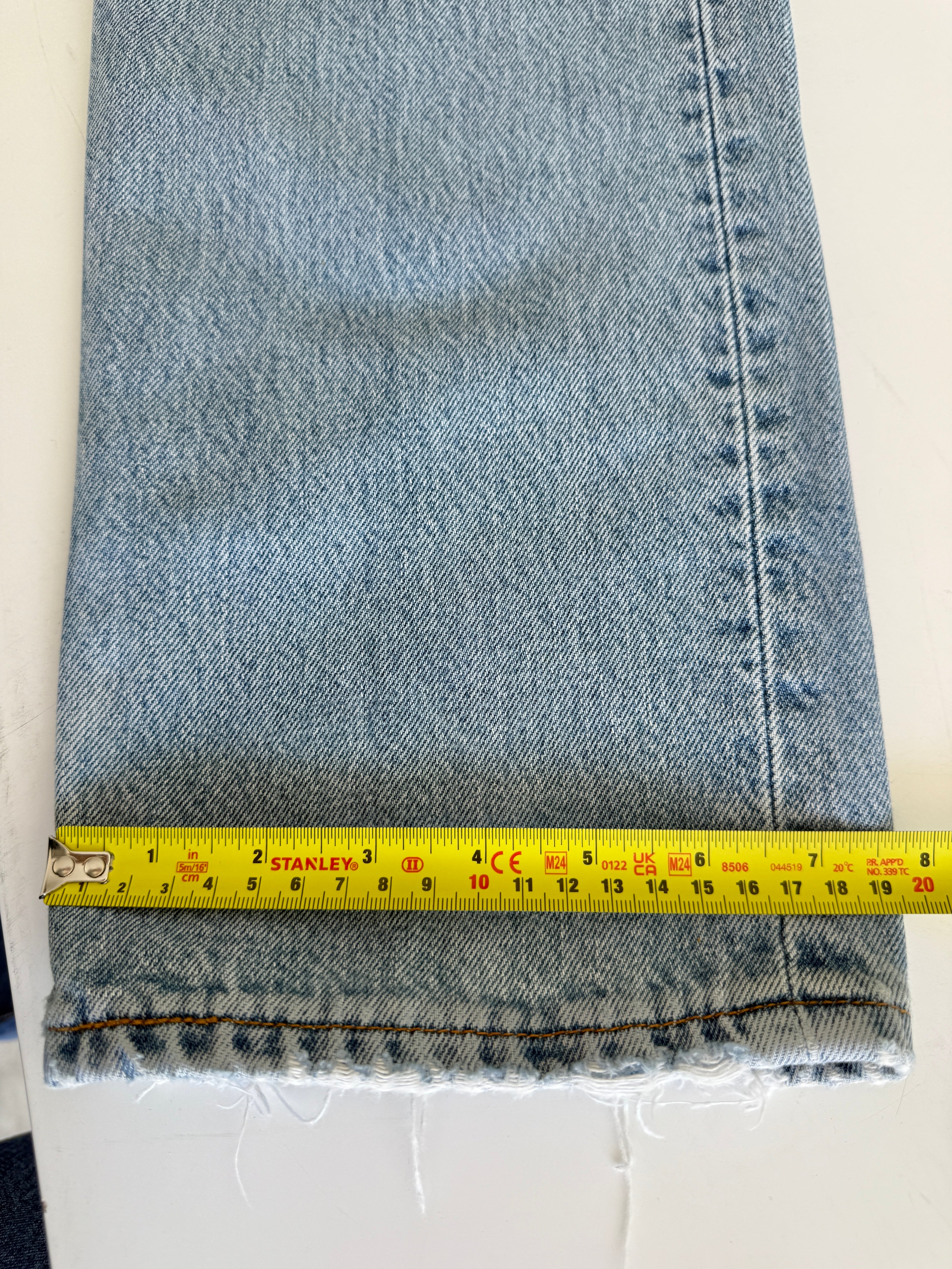 W29 L33 vintage Levis 501 29” measured light faded blue made in 90s