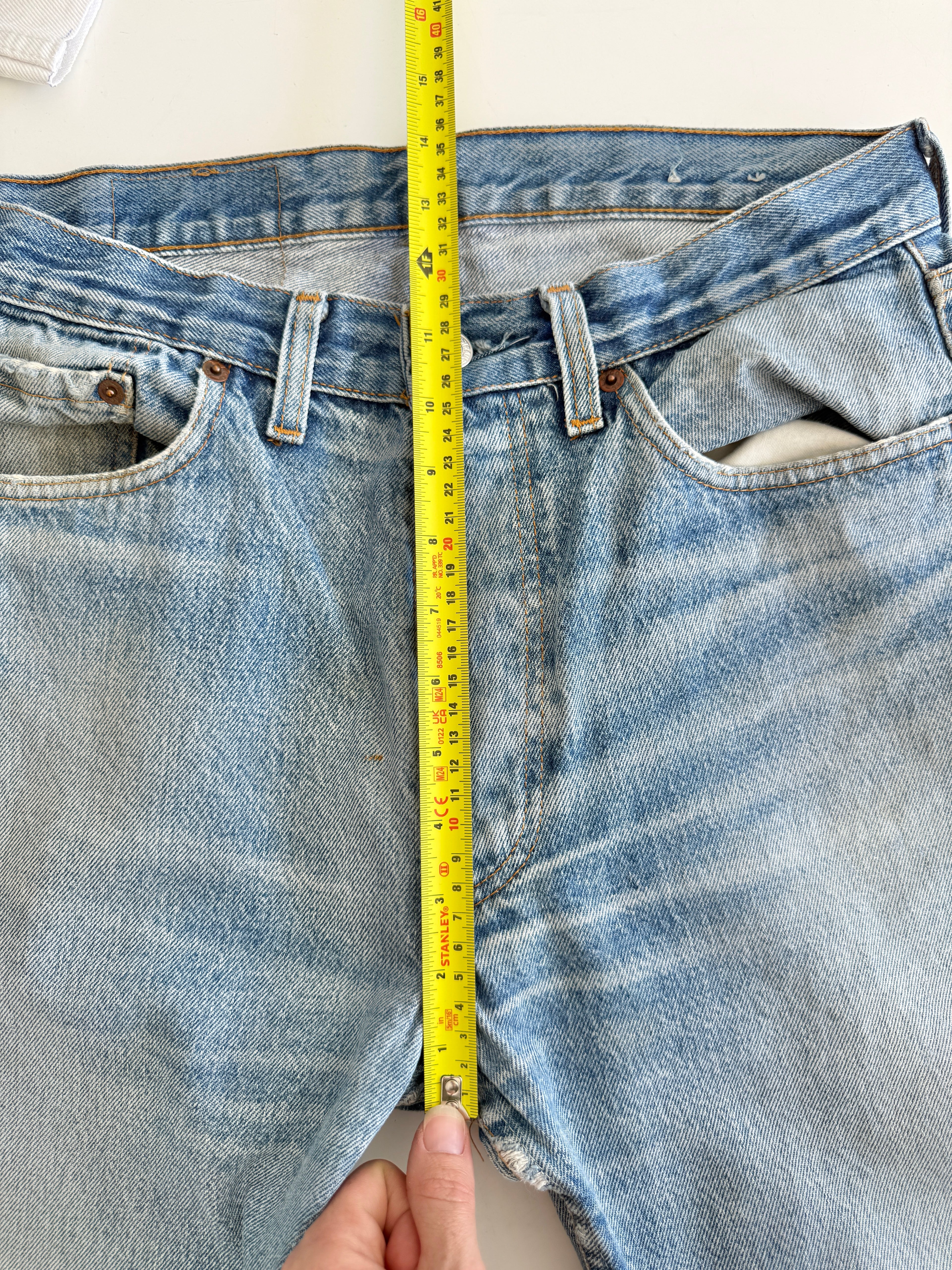 W30 L31 vintage Levis 501 29/30” measured waist medium faded blue 80s 501s
