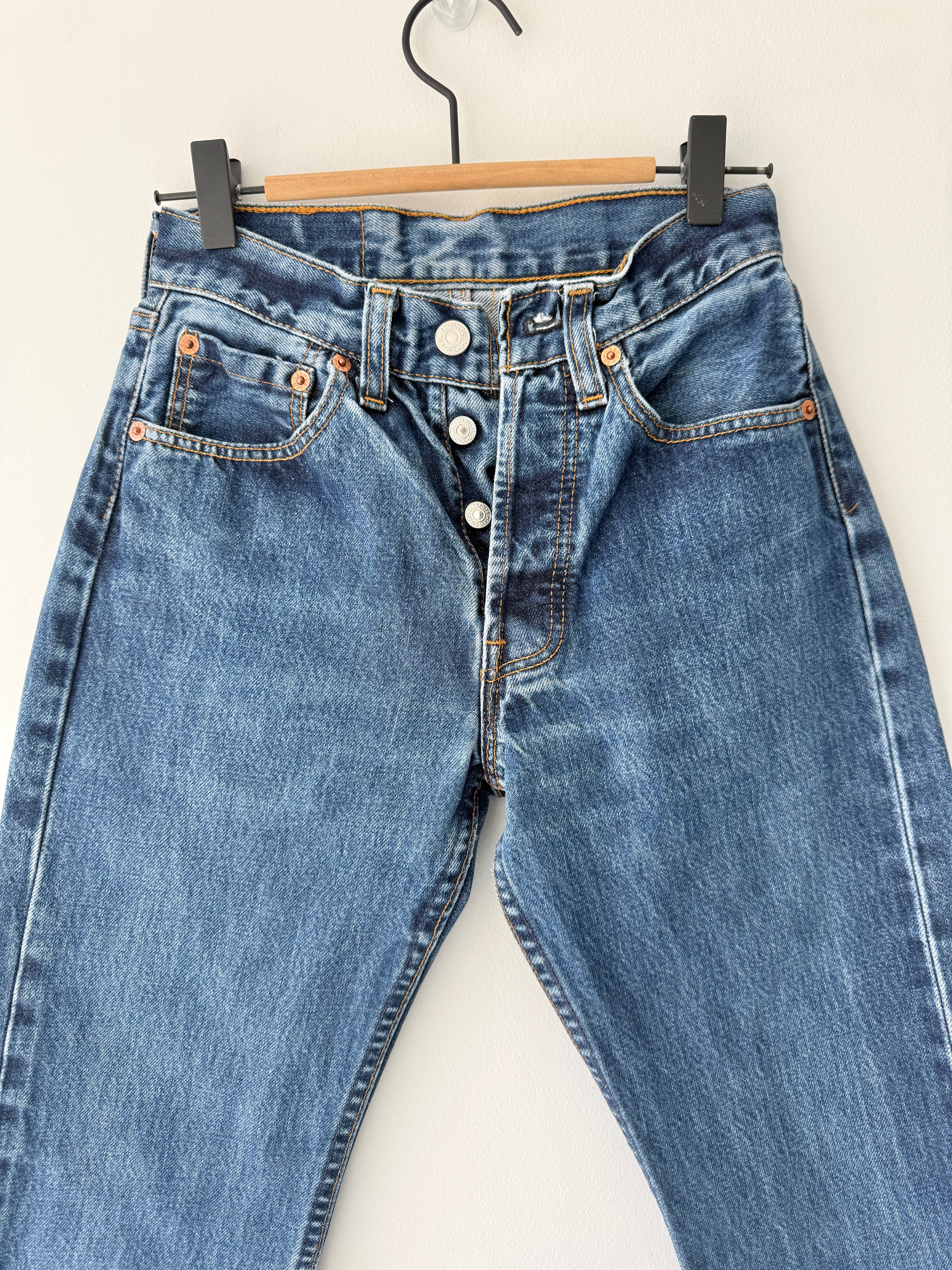 W23 L28 vintage Levis 501 23” measured waist dark indigo faded blue 501s