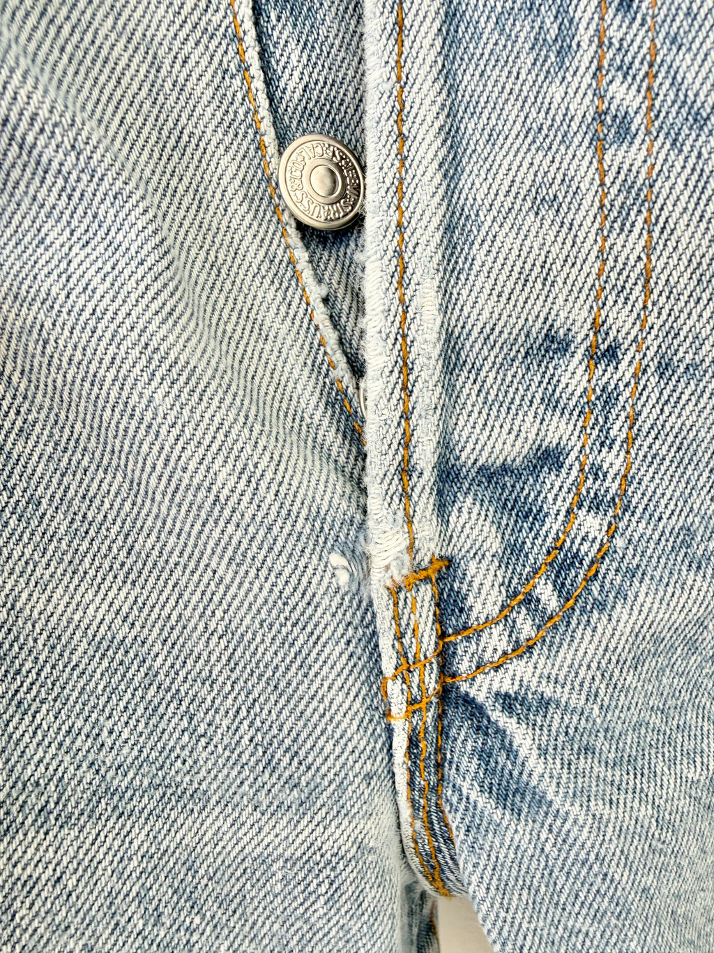 W28 L32 vintage Levis 501 27/28” measured light faded blue denim Levi’s 501s