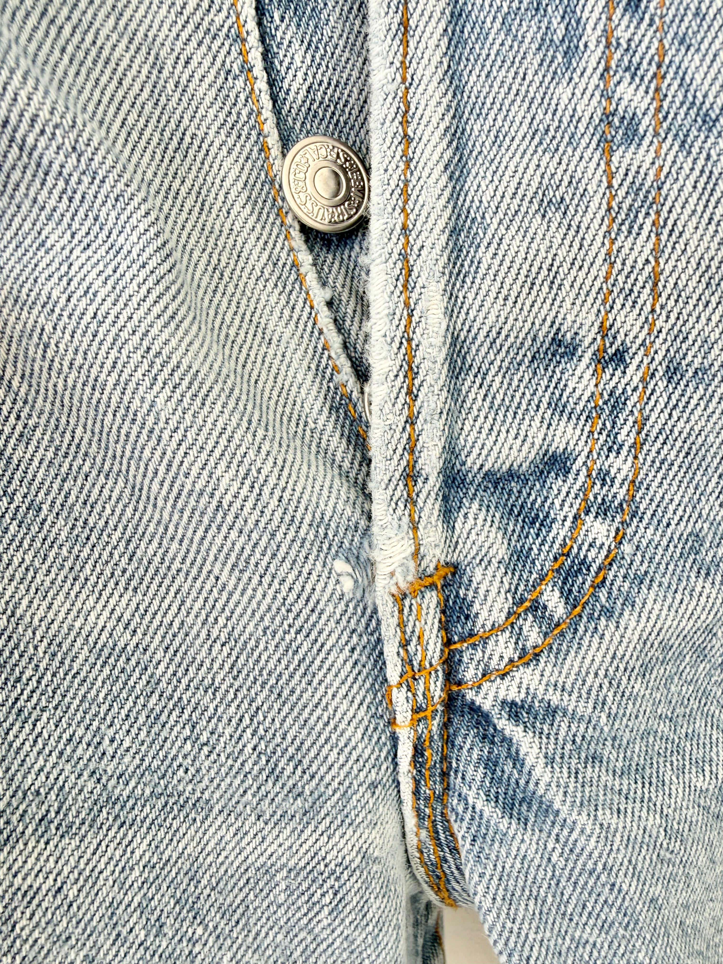 W28 L32 vintage Levis 501 27/28” measured light faded blue denim Levi’s 501s