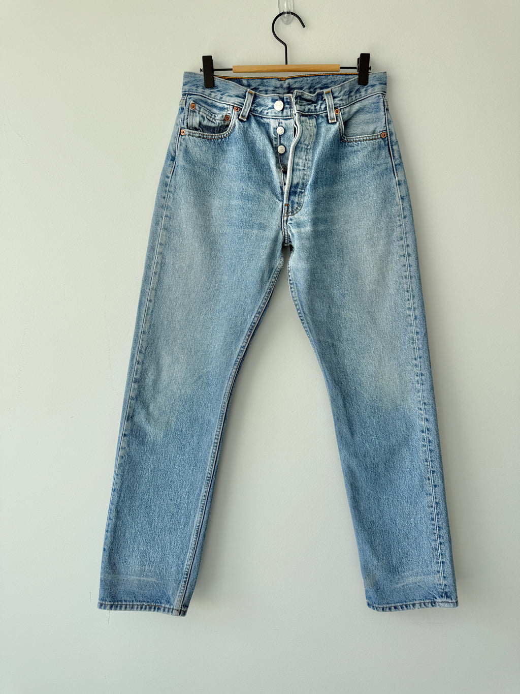 W28 L30 vintage Levis 501s 27/28” medium blue denim Levi’s 501s Y2K