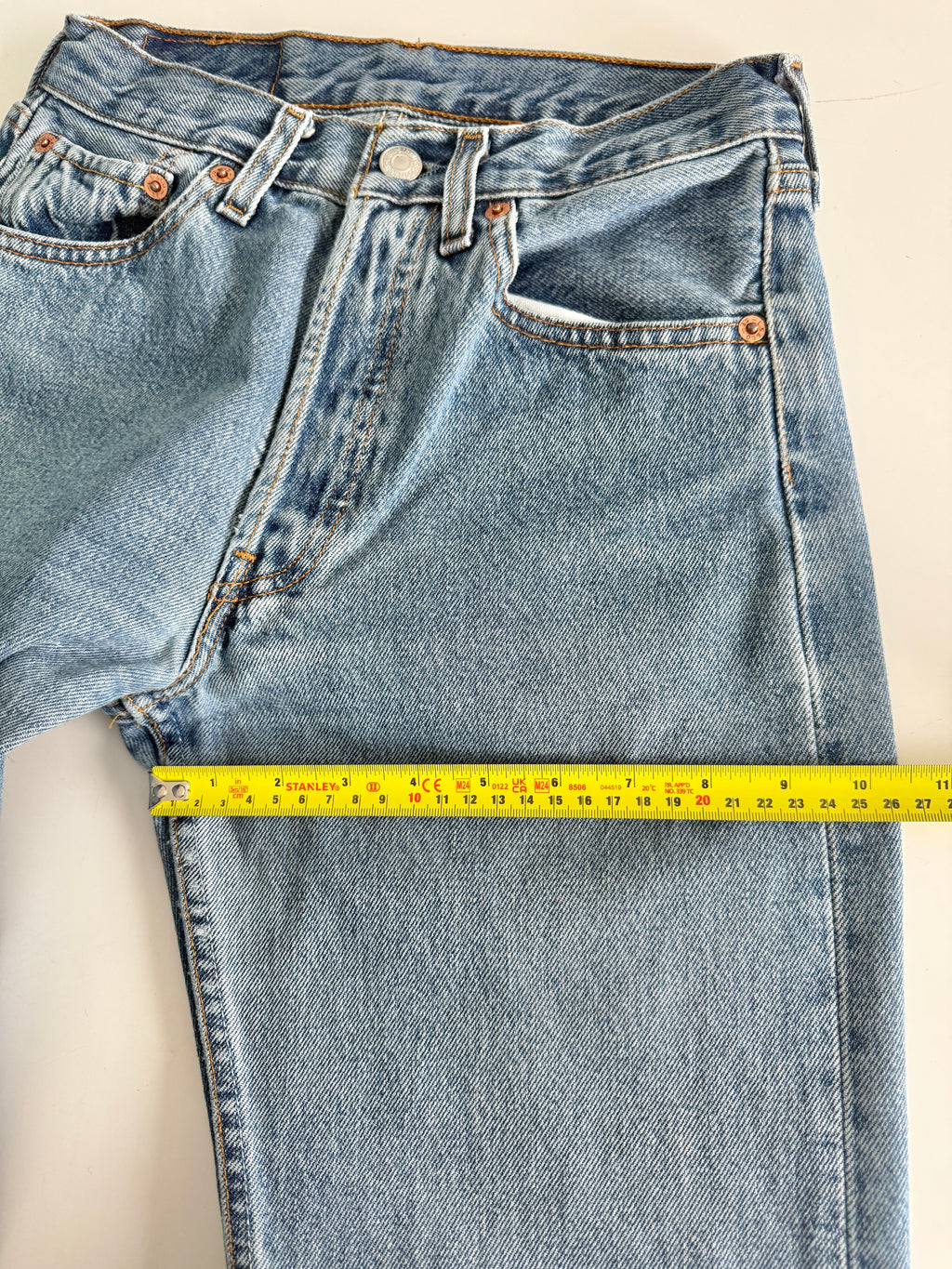 W25 L30 vintage Levis 501 24-25” medium blue 90s Levi’s 501s