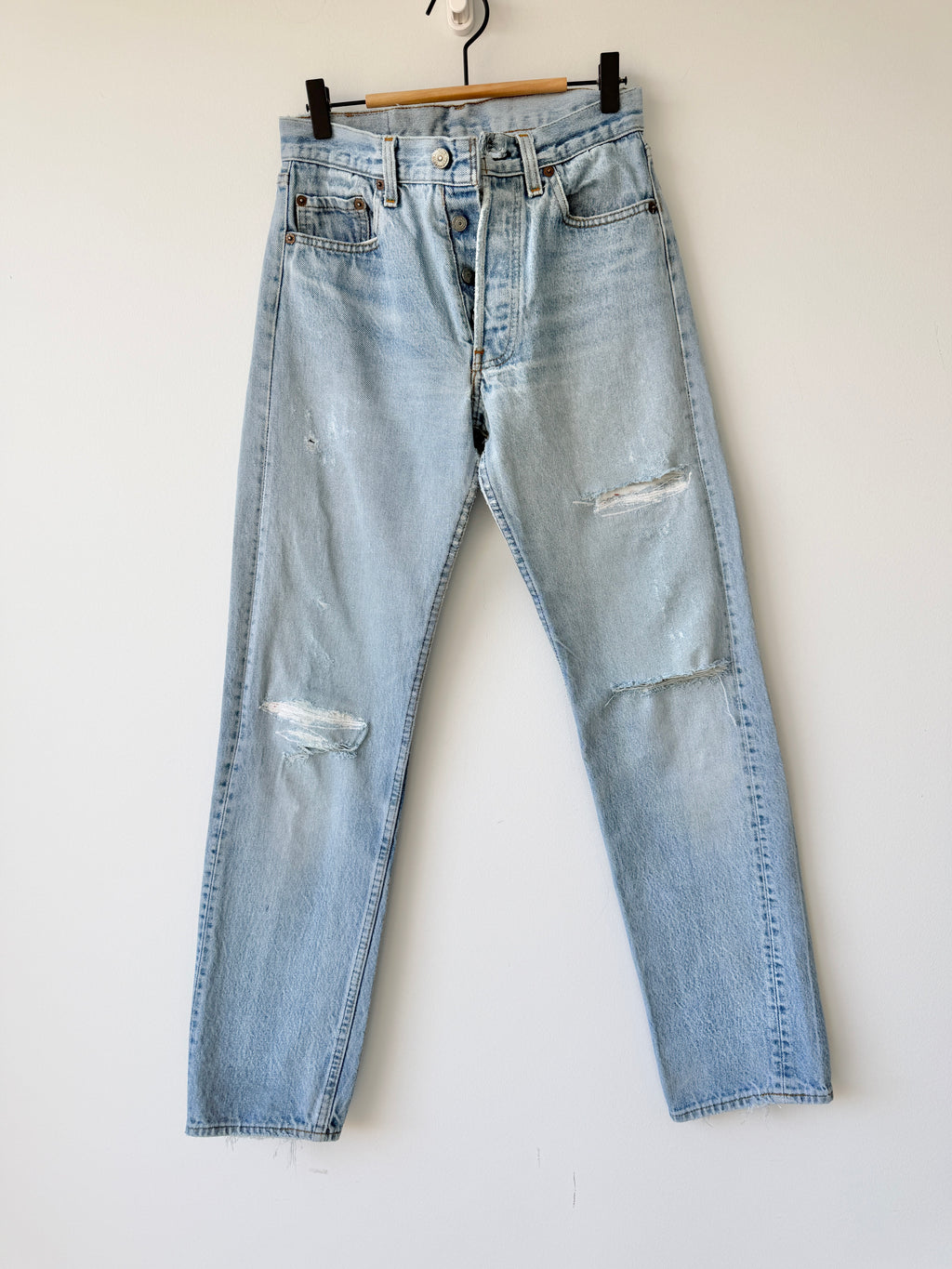W26 L31 vintage Levis 501 25-26” measured light faded blue 70s/80’s levi’s 501s made in USA