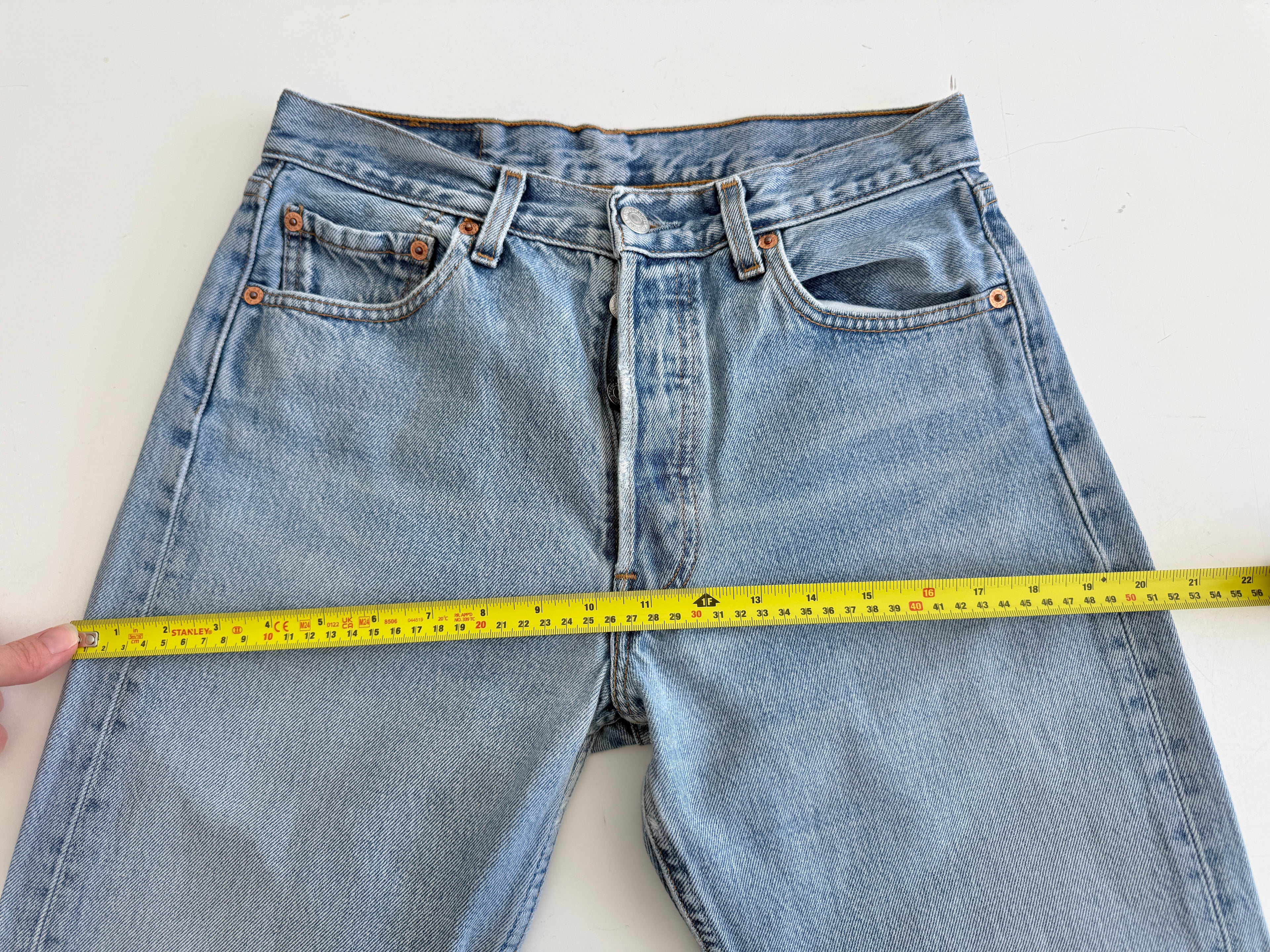 W27 L31 vintage Levis 501 27” measured waist light faded blue Y2K 501s