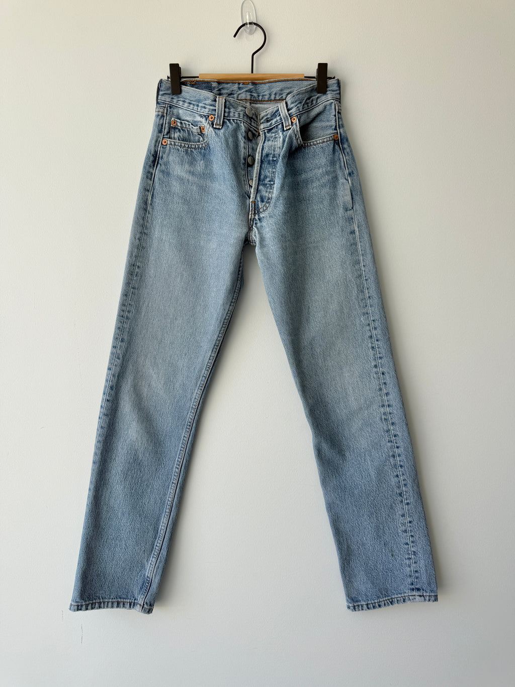 W25 L31 vintage Levis 501 24/25” measured waist medium light blue 501s 90s  USA nl