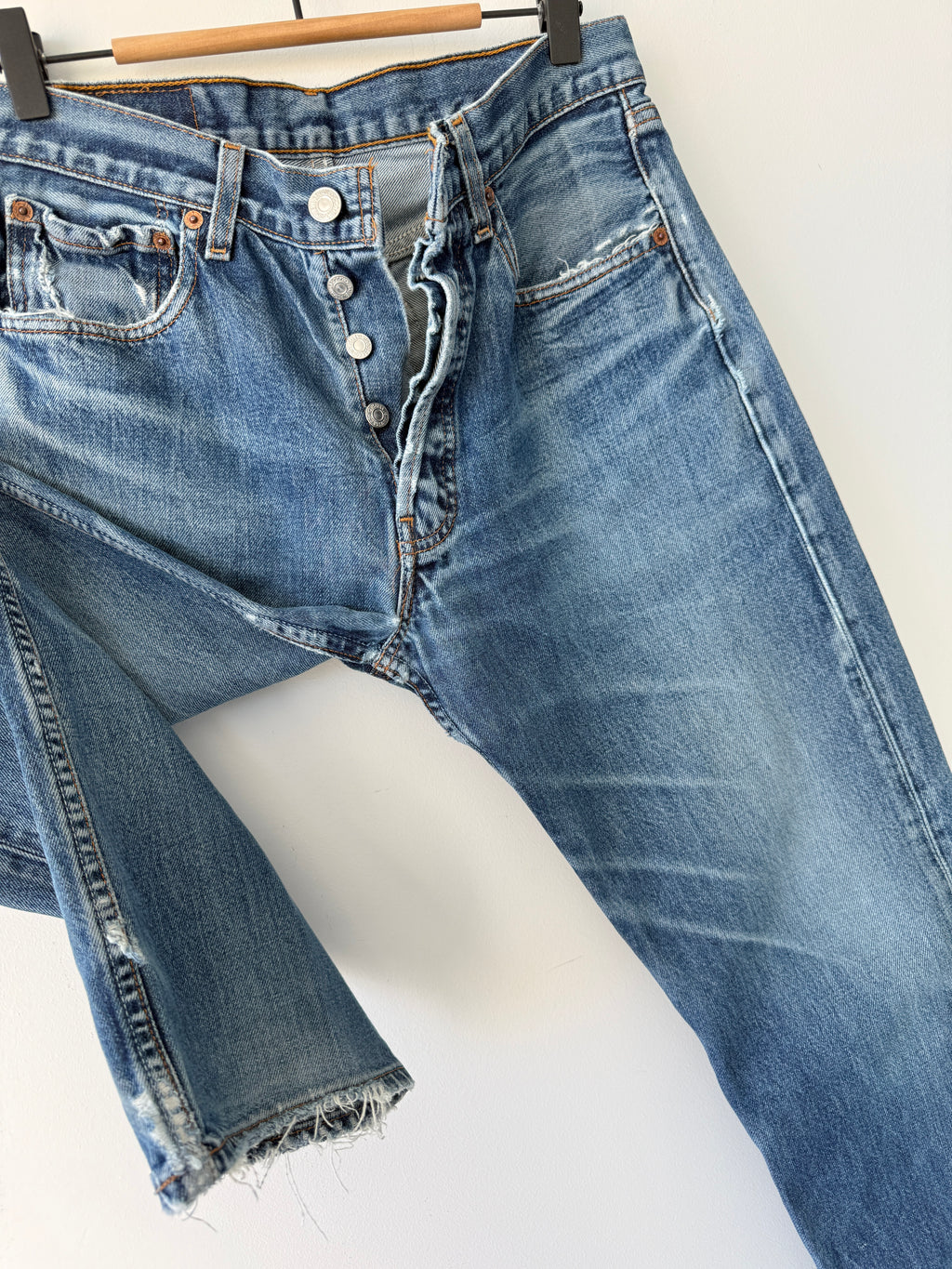 Soft W29 L28 vintage Levis 501 28/29” measured indigo dark blue faded denim Y2K Levi’s 501s