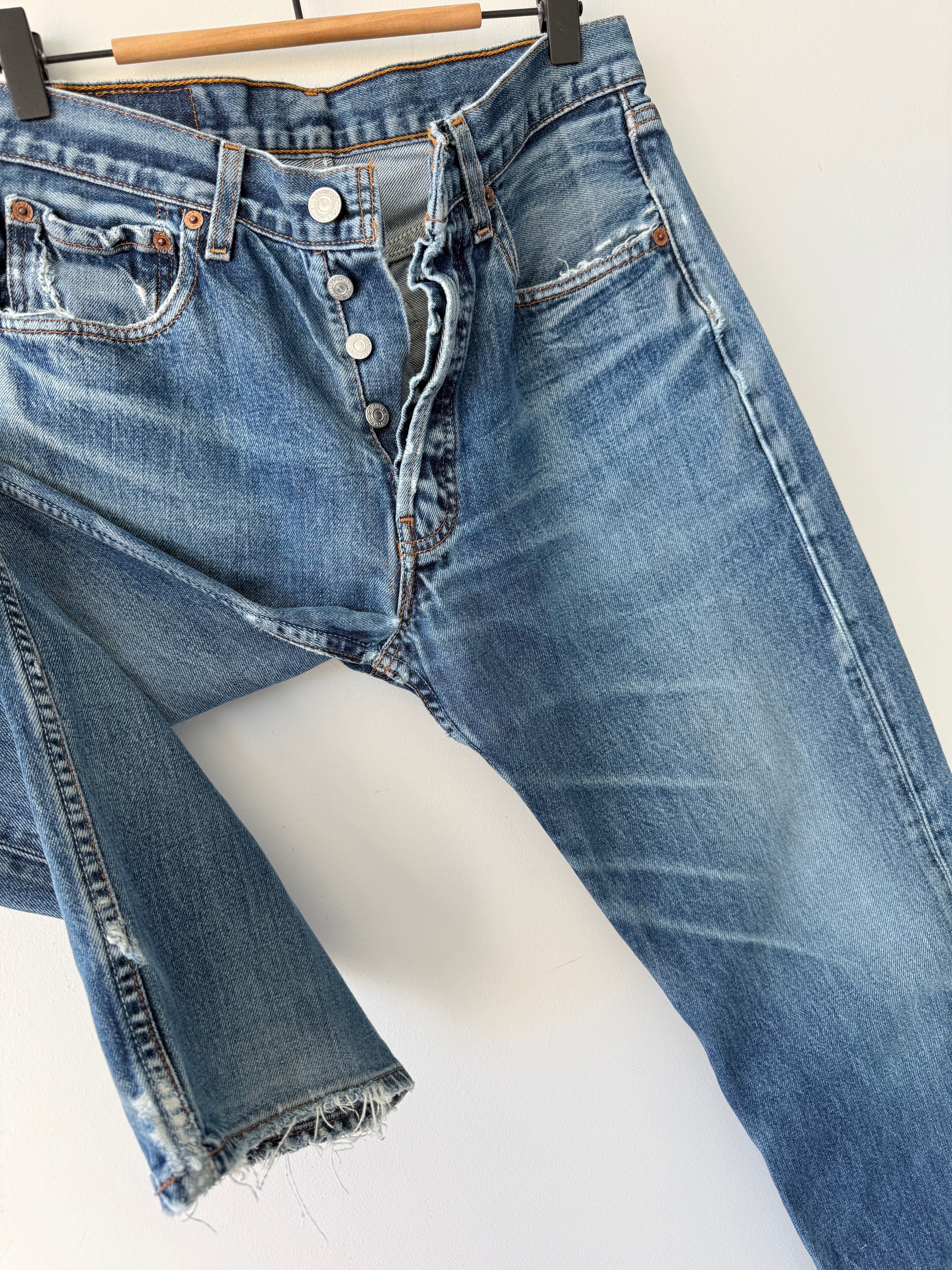 Soft W29 L28 vintage Levis 501 28/29” measured indigo dark blue faded denim Y2K Levi’s 501s