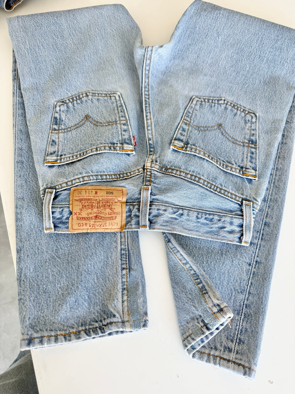 W23 L30 vintage Levis 501s 22/23” light medium blue Levi’s 501s 90s