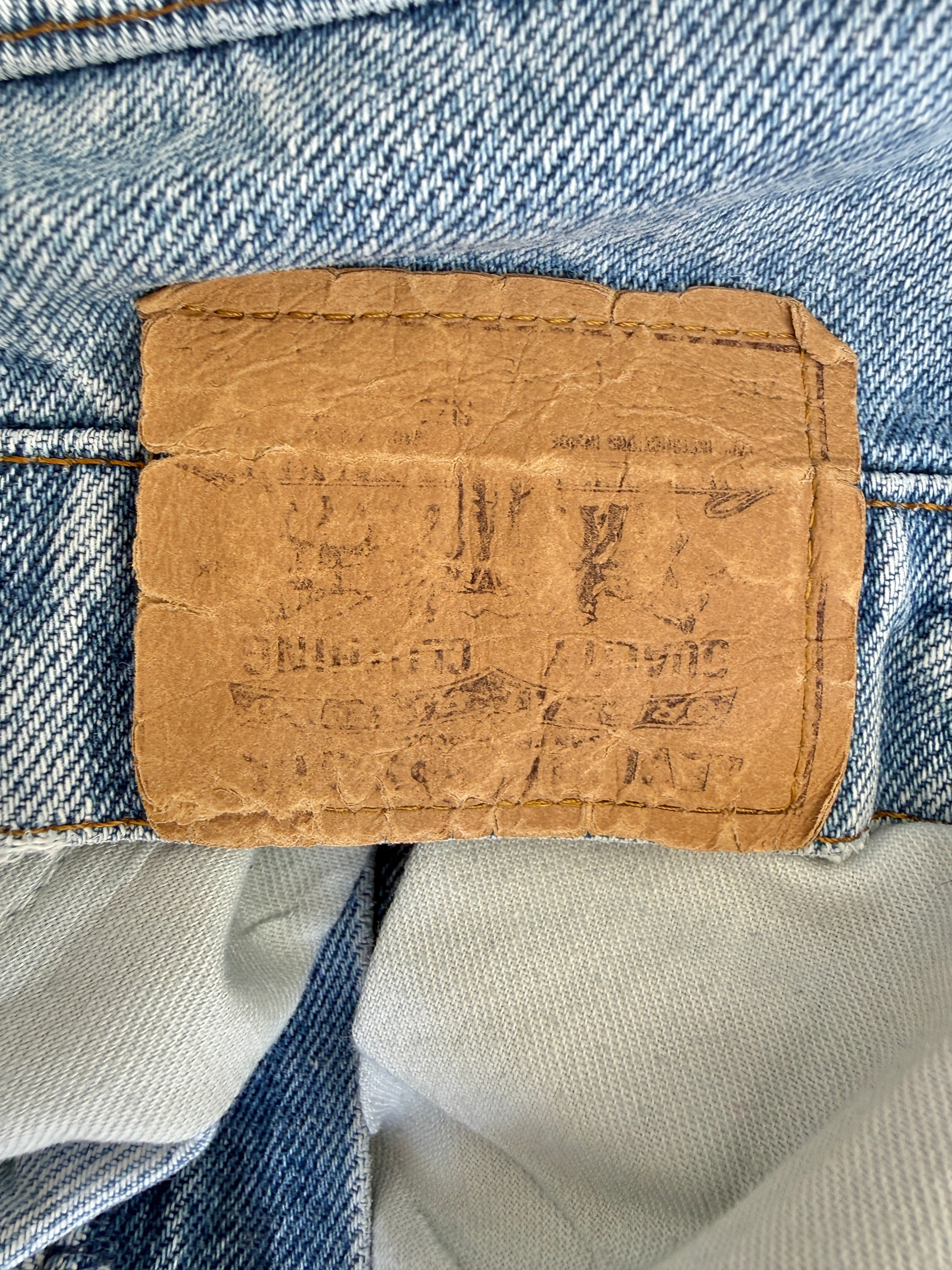 W25 L30 vintage Levis 716 25” measured waist light faded blue USA 70s 716s